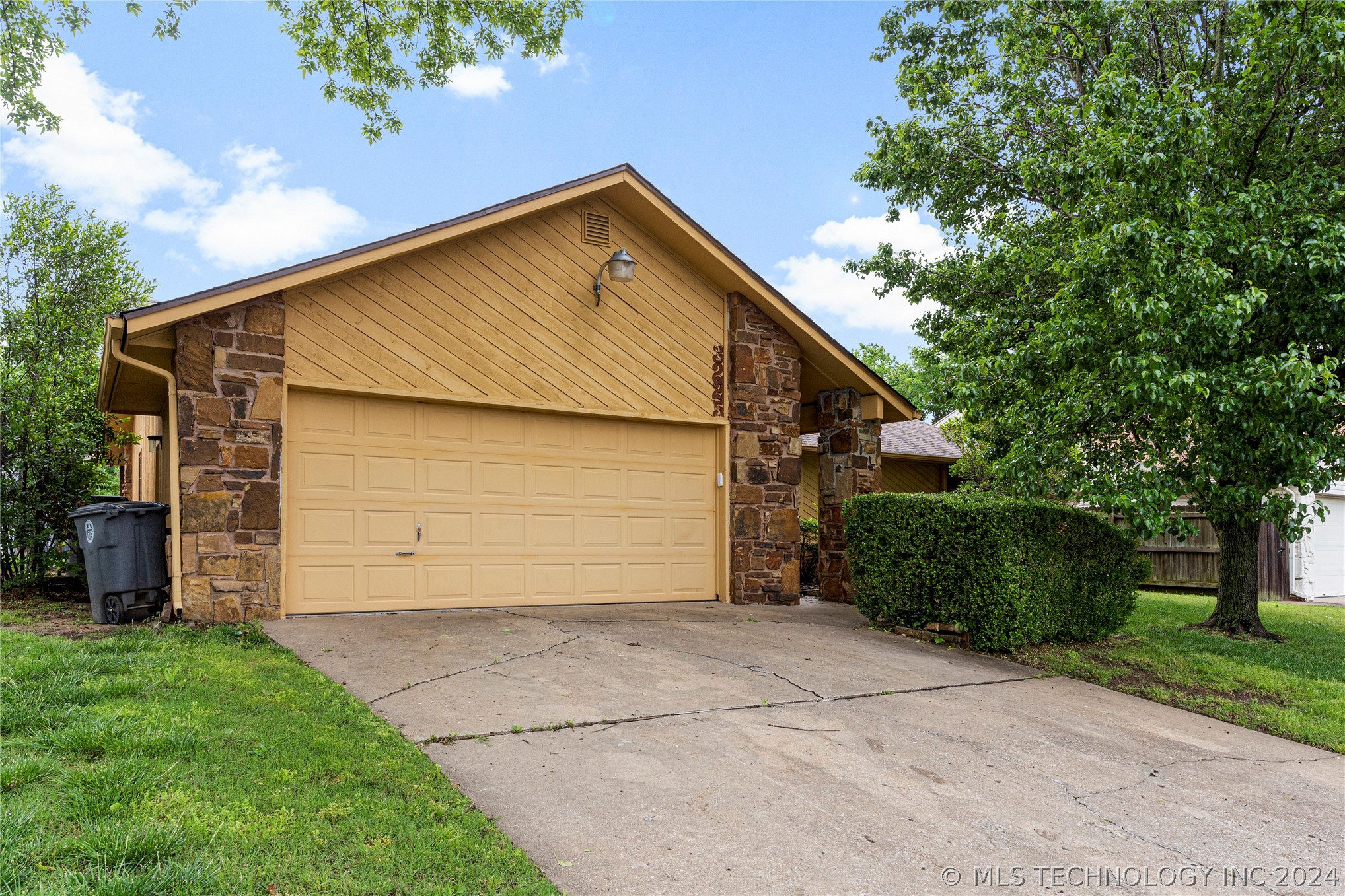 3225 S 148th East Avenue