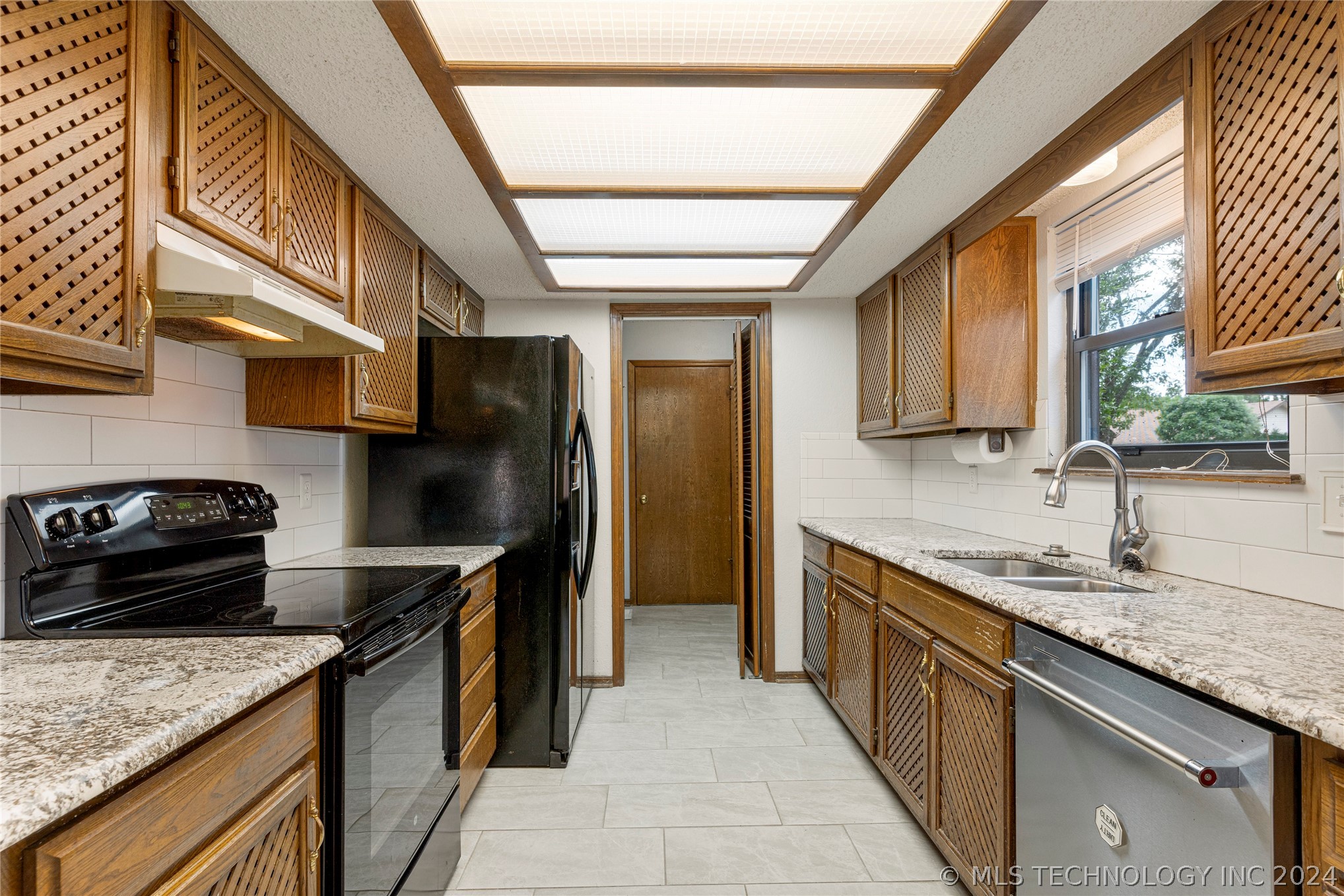 3225 S 148th East Avenue