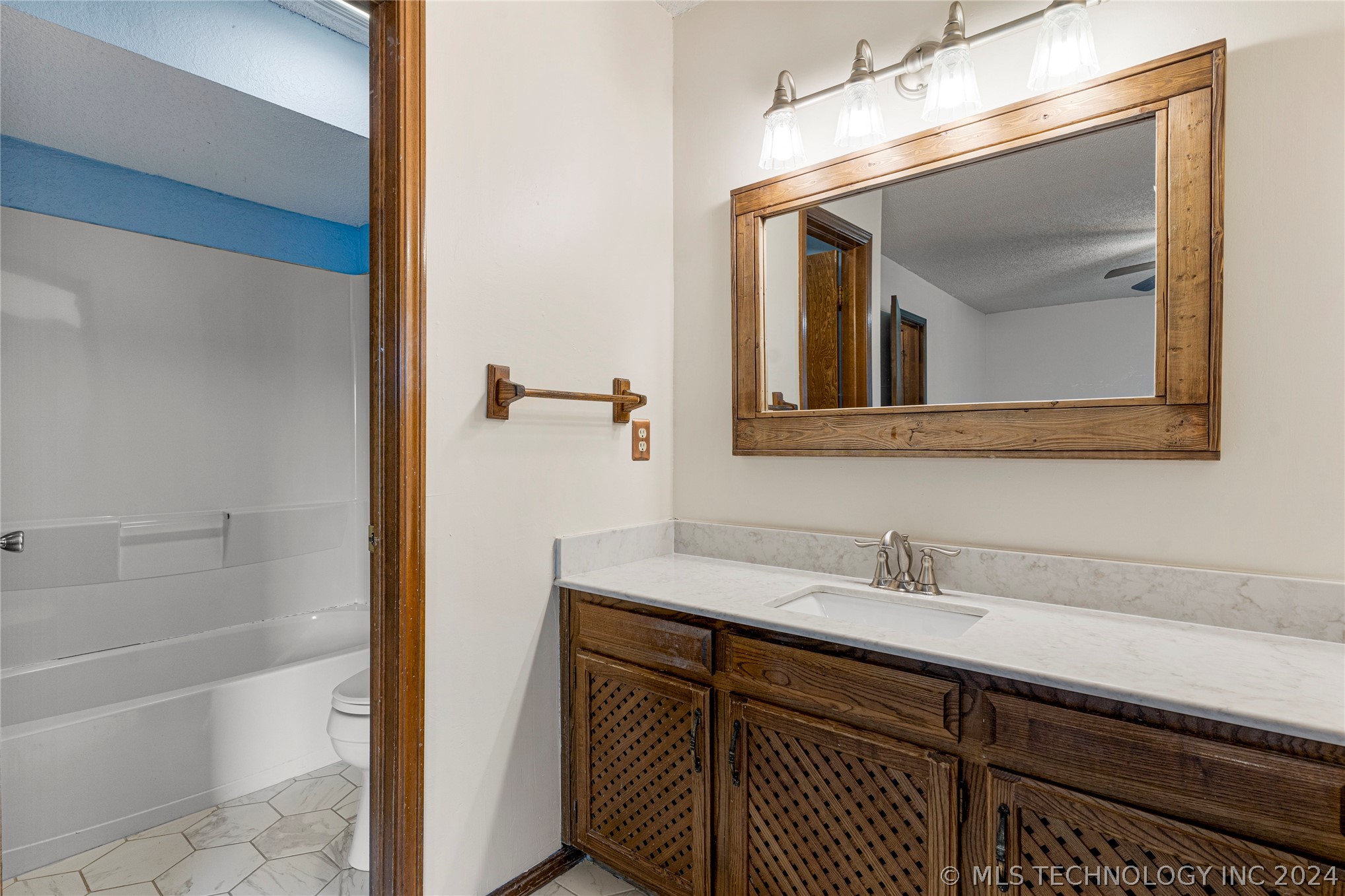 3225 S 148th East Avenue