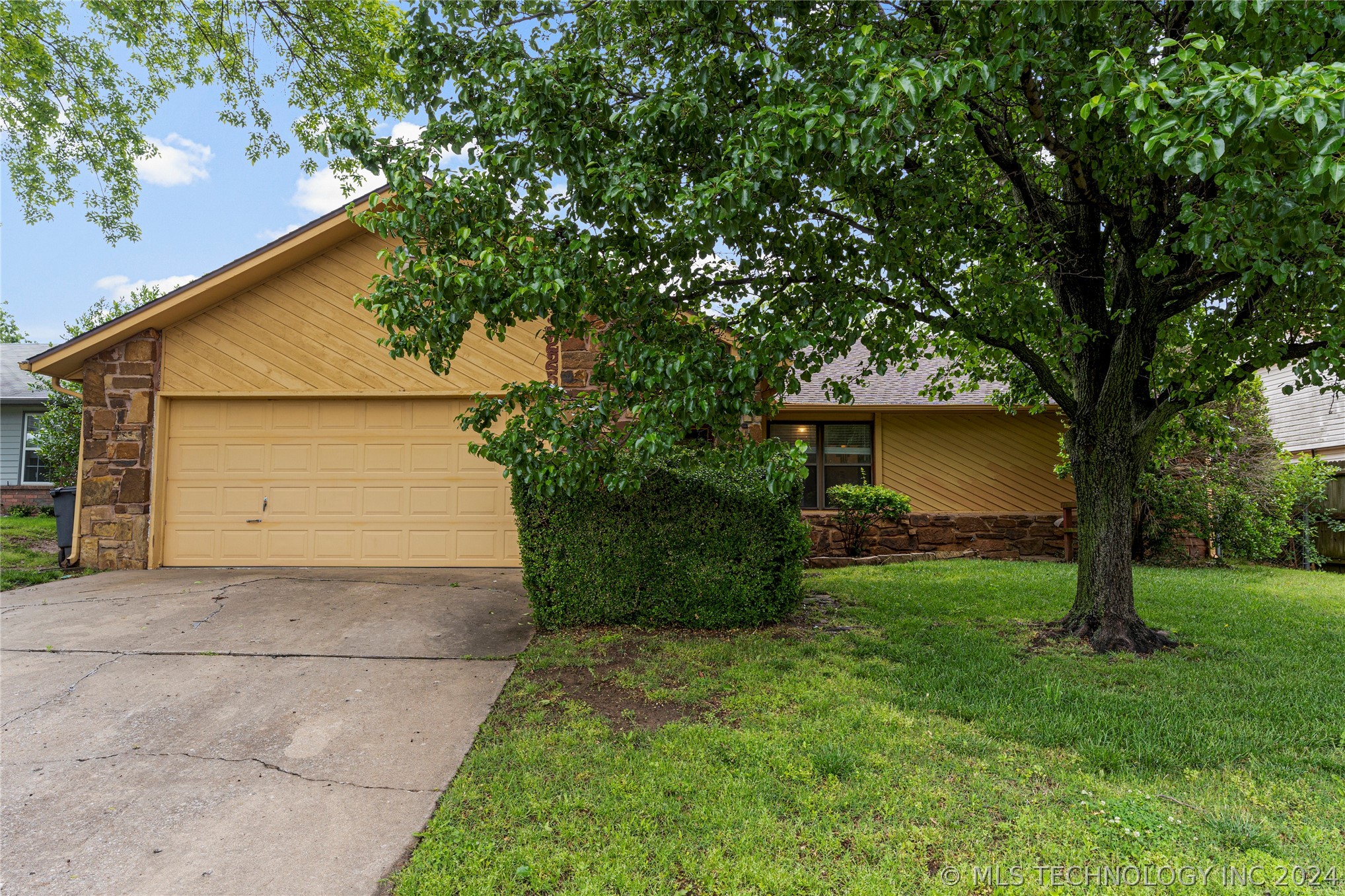 3225 S 148th East Avenue