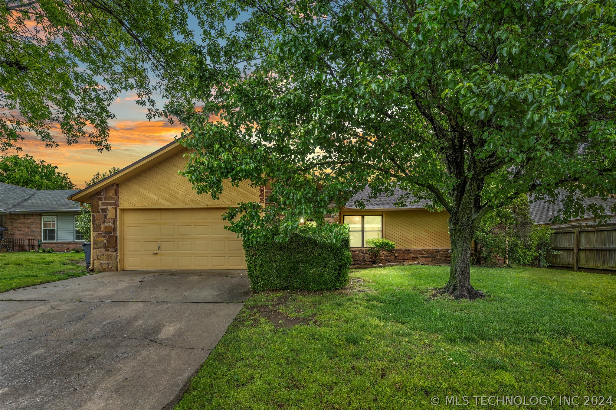 3225 S 148th East Avenue