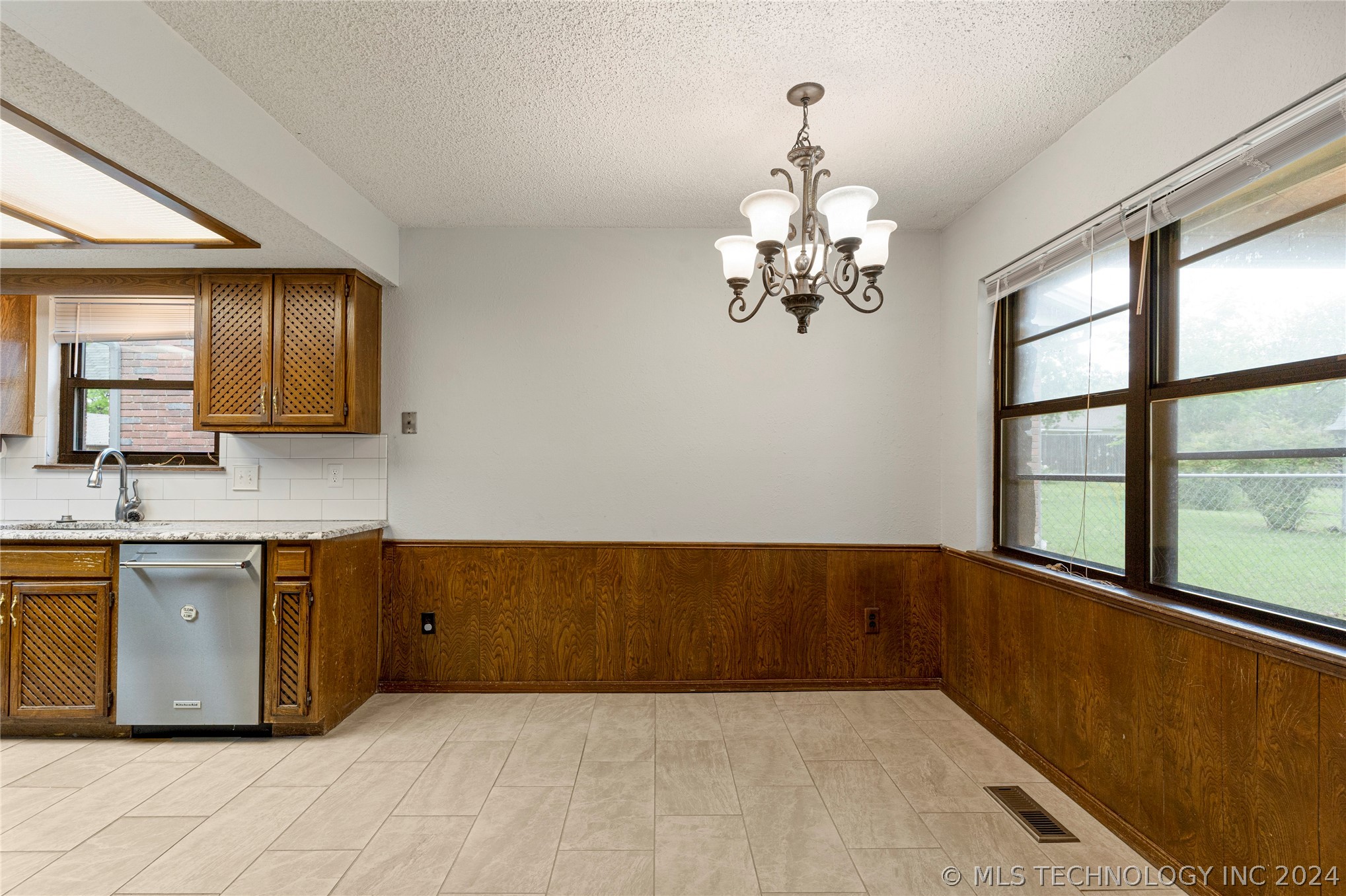 3225 S 148th East Avenue