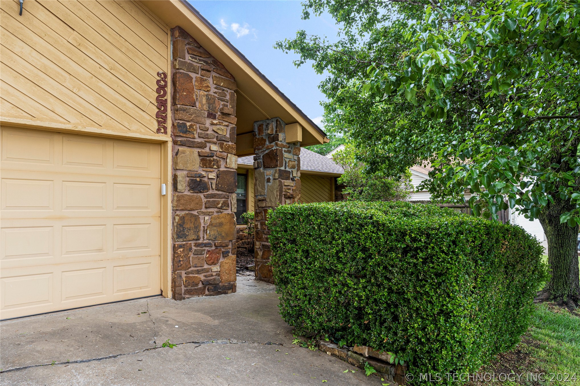 3225 S 148th East Avenue