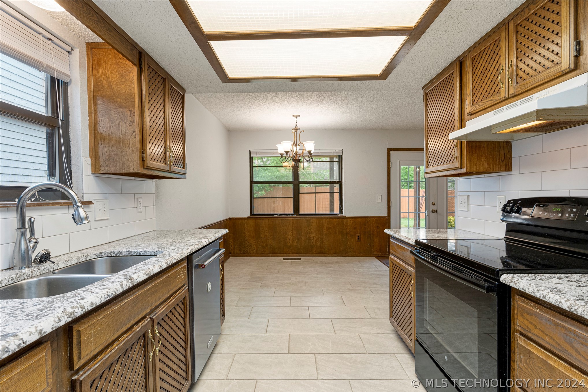3225 S 148th East Avenue