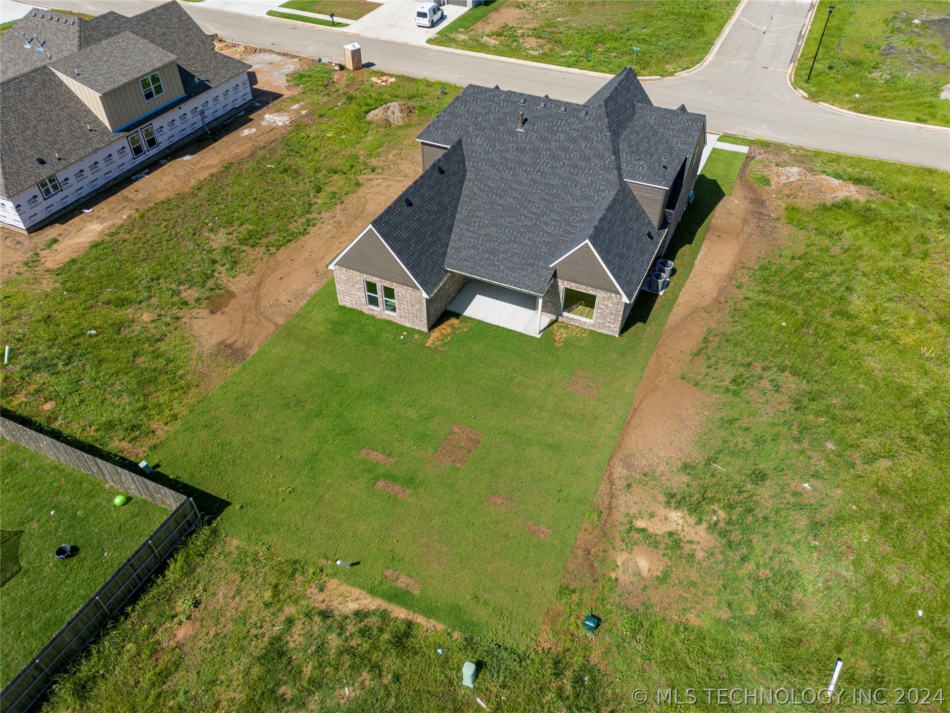 13703 S 20th Place E