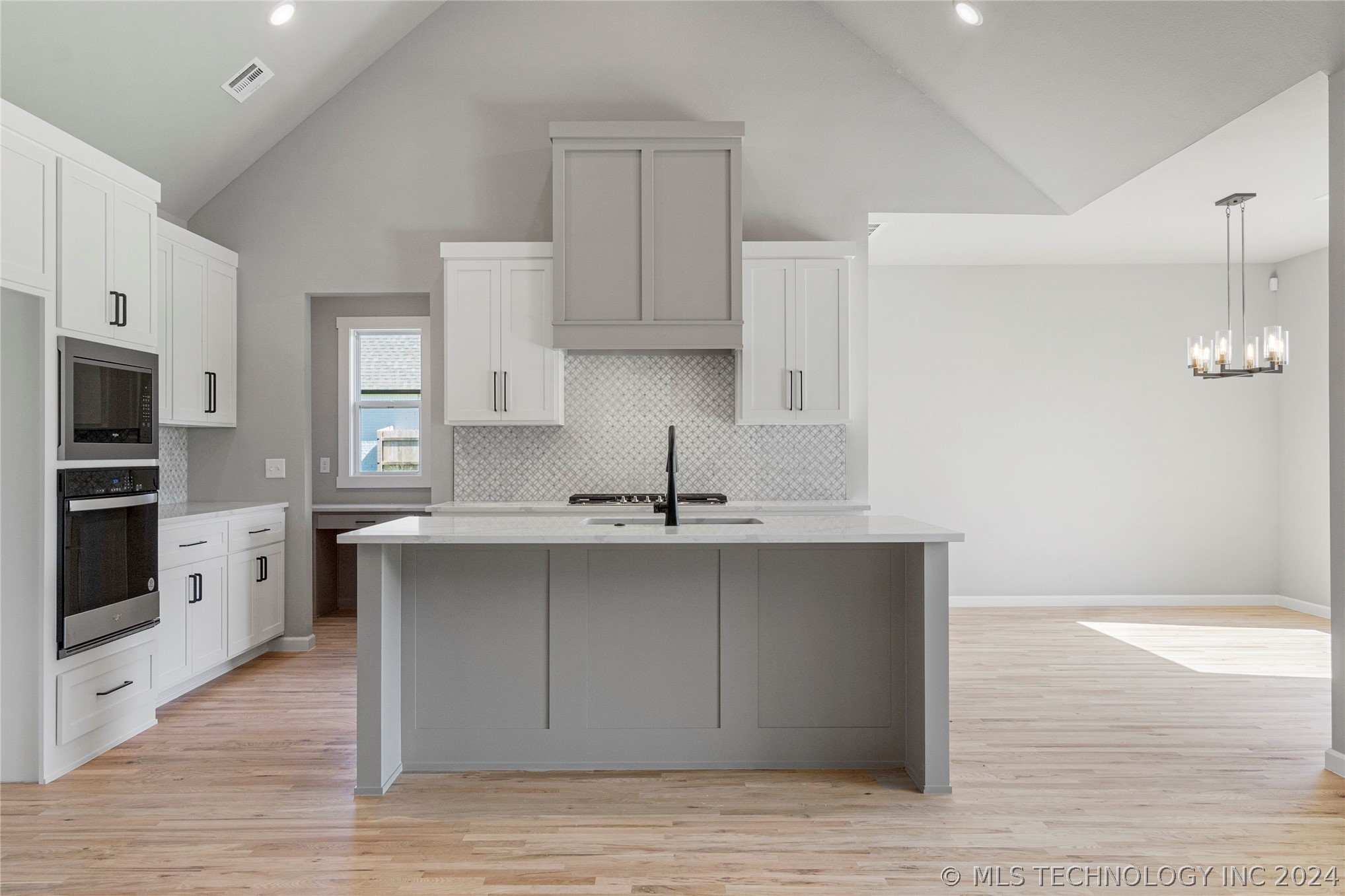 13703 S 20th Place E