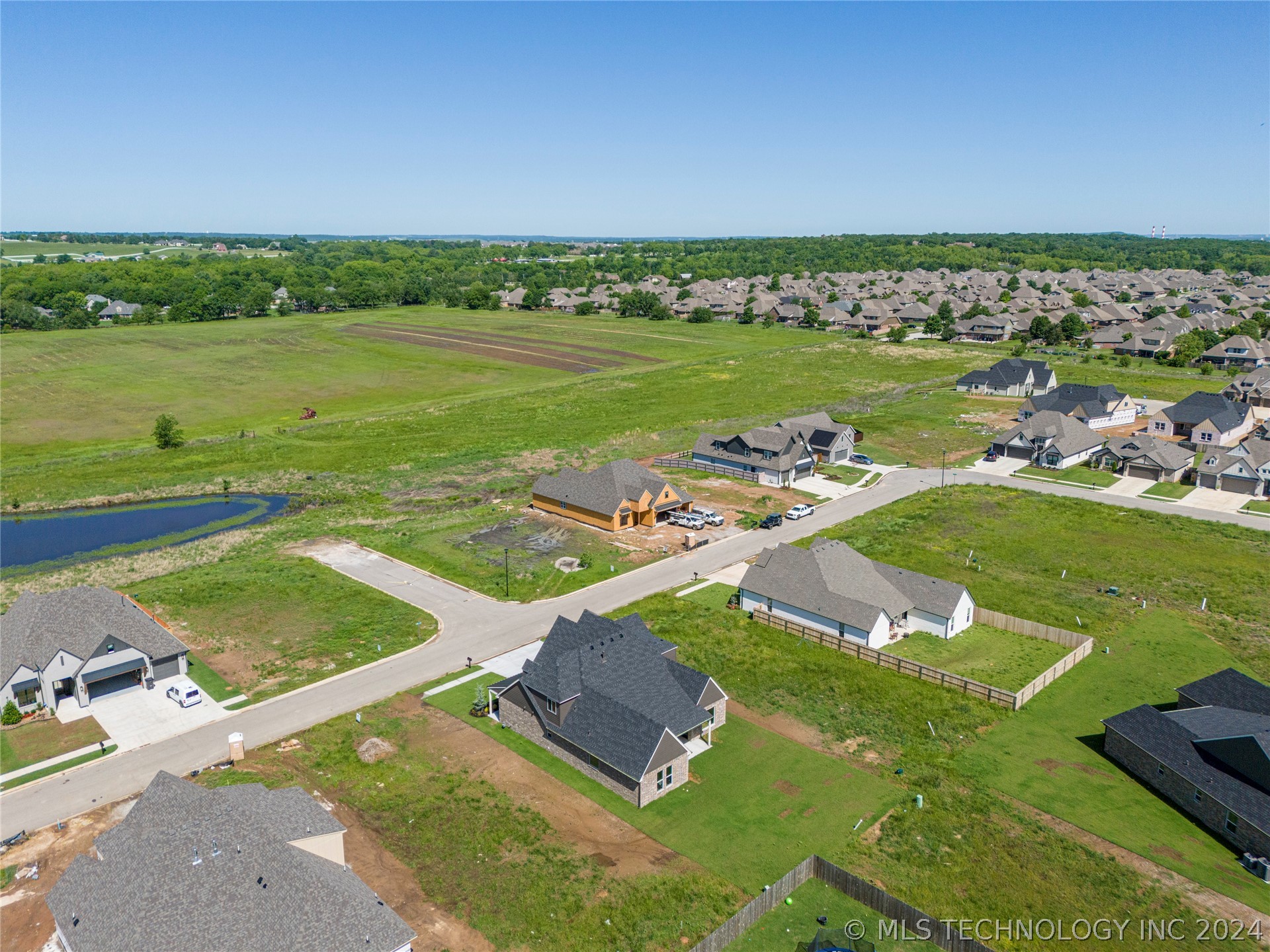 13703 S 20th Place E