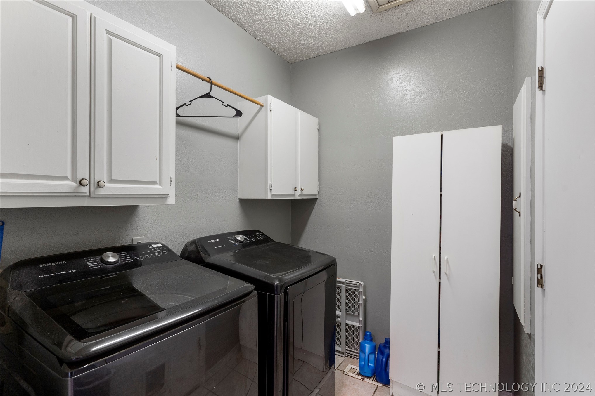 121 W 9th Street S