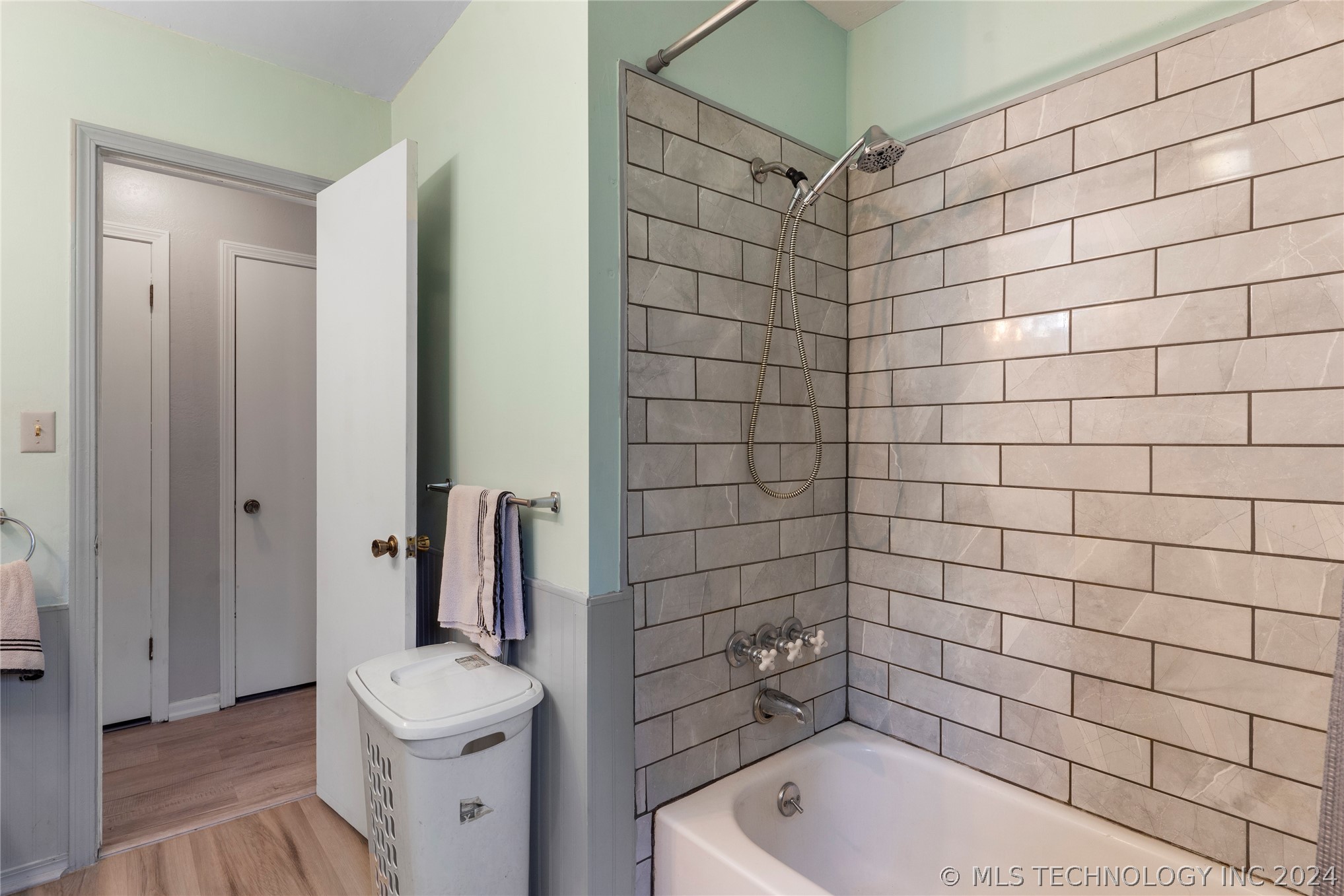 121 W 9th Street S
