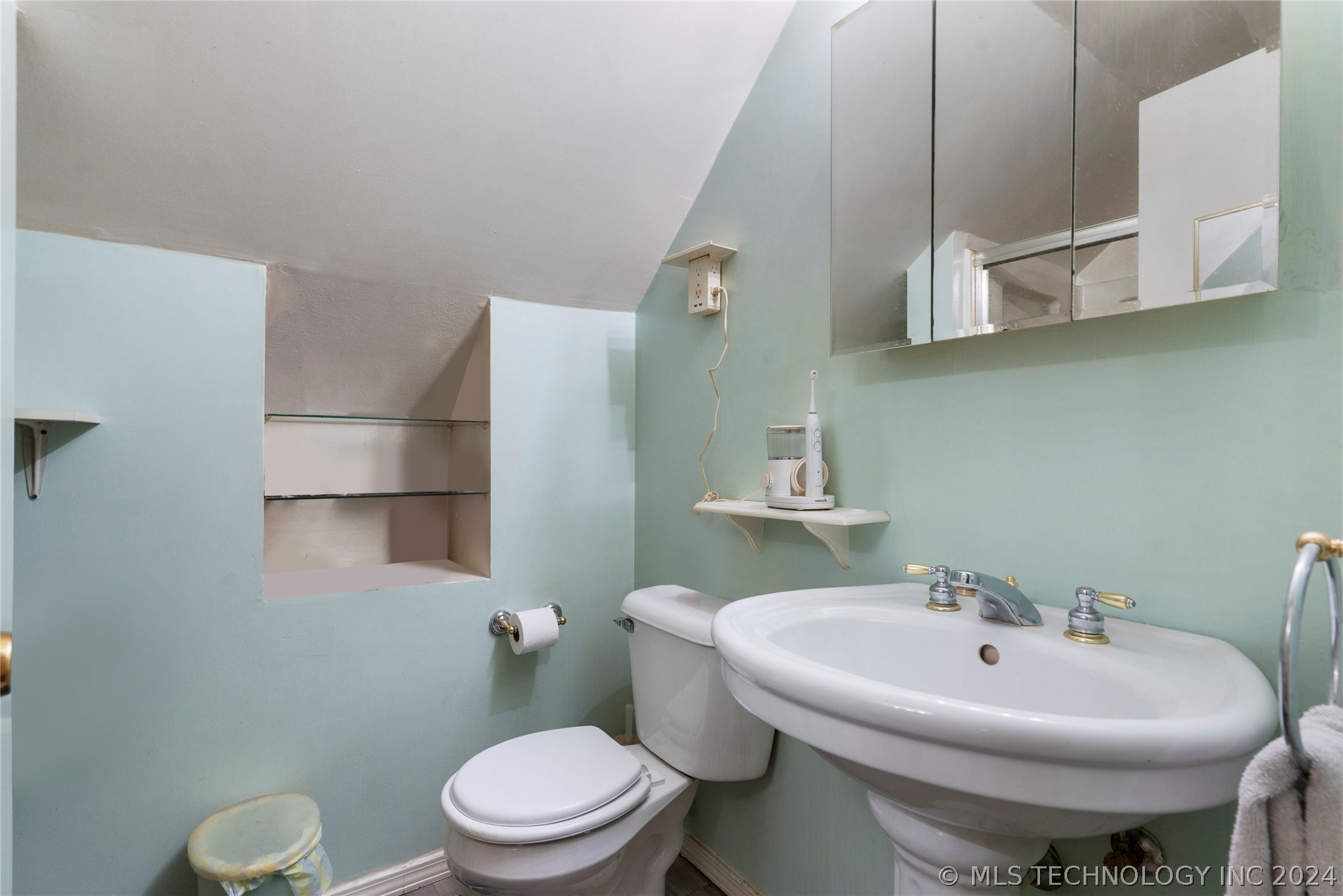 121 W 9th Street S