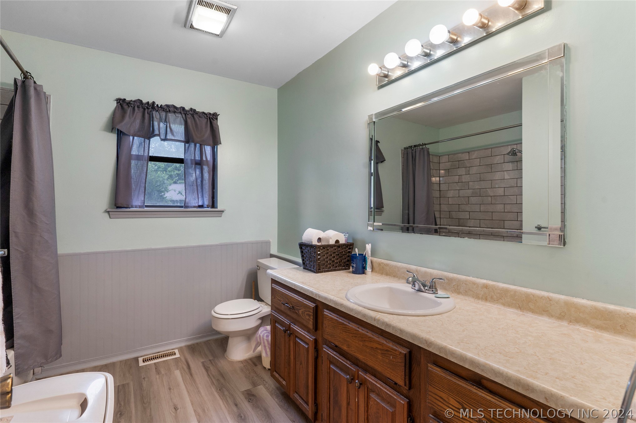121 W 9th Street S