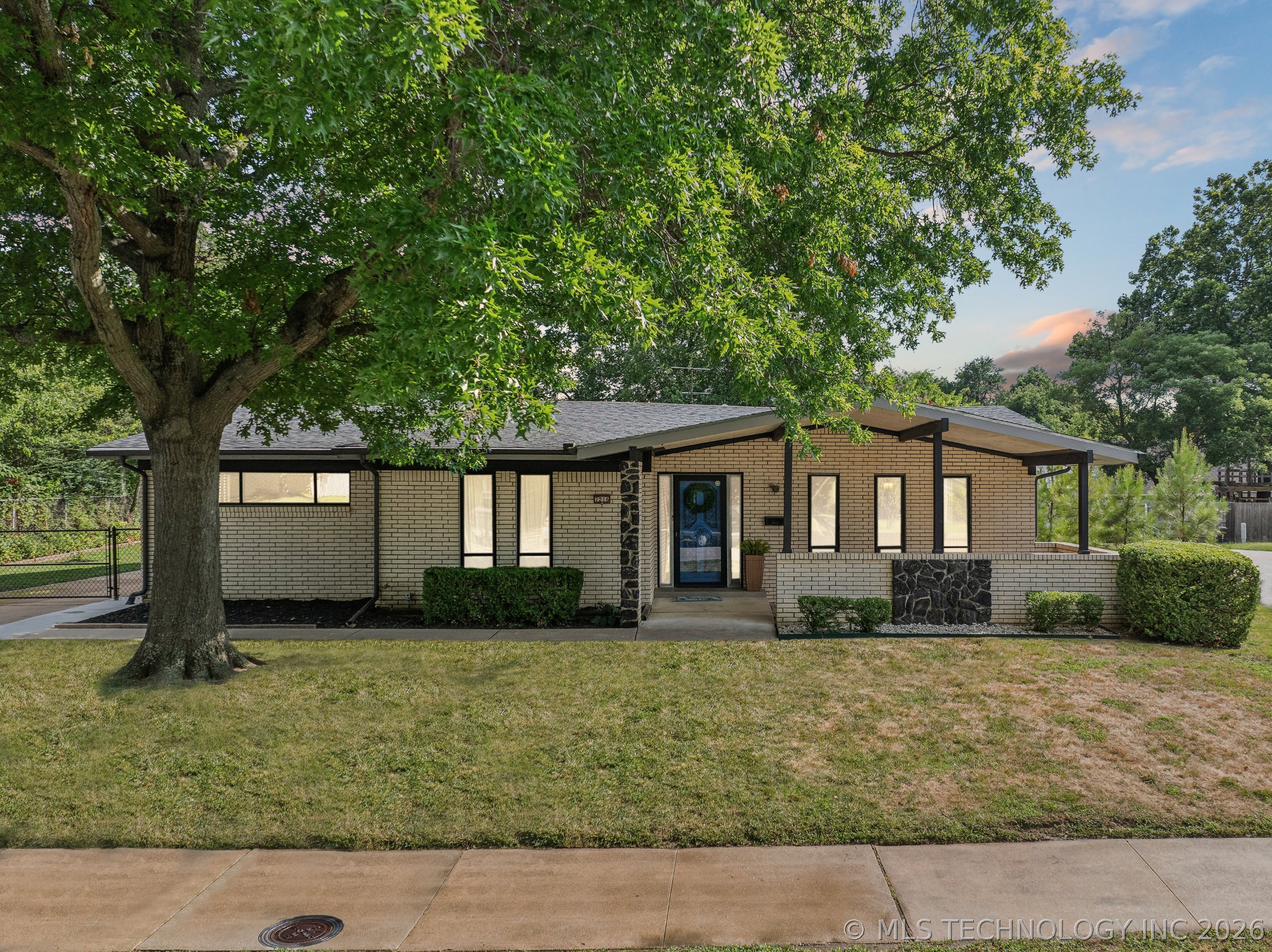 7216 E 55th Place