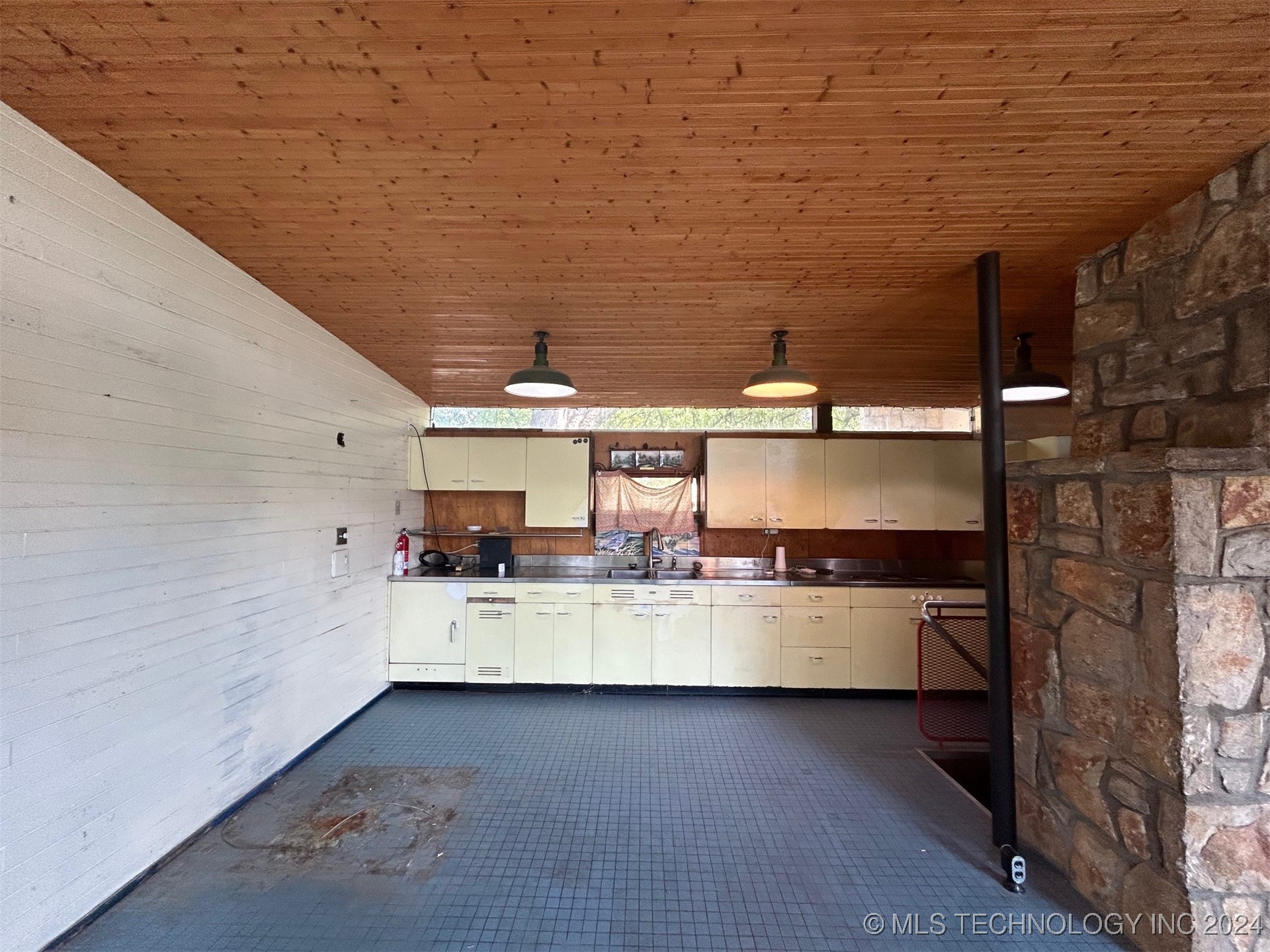 106 E 25th Street