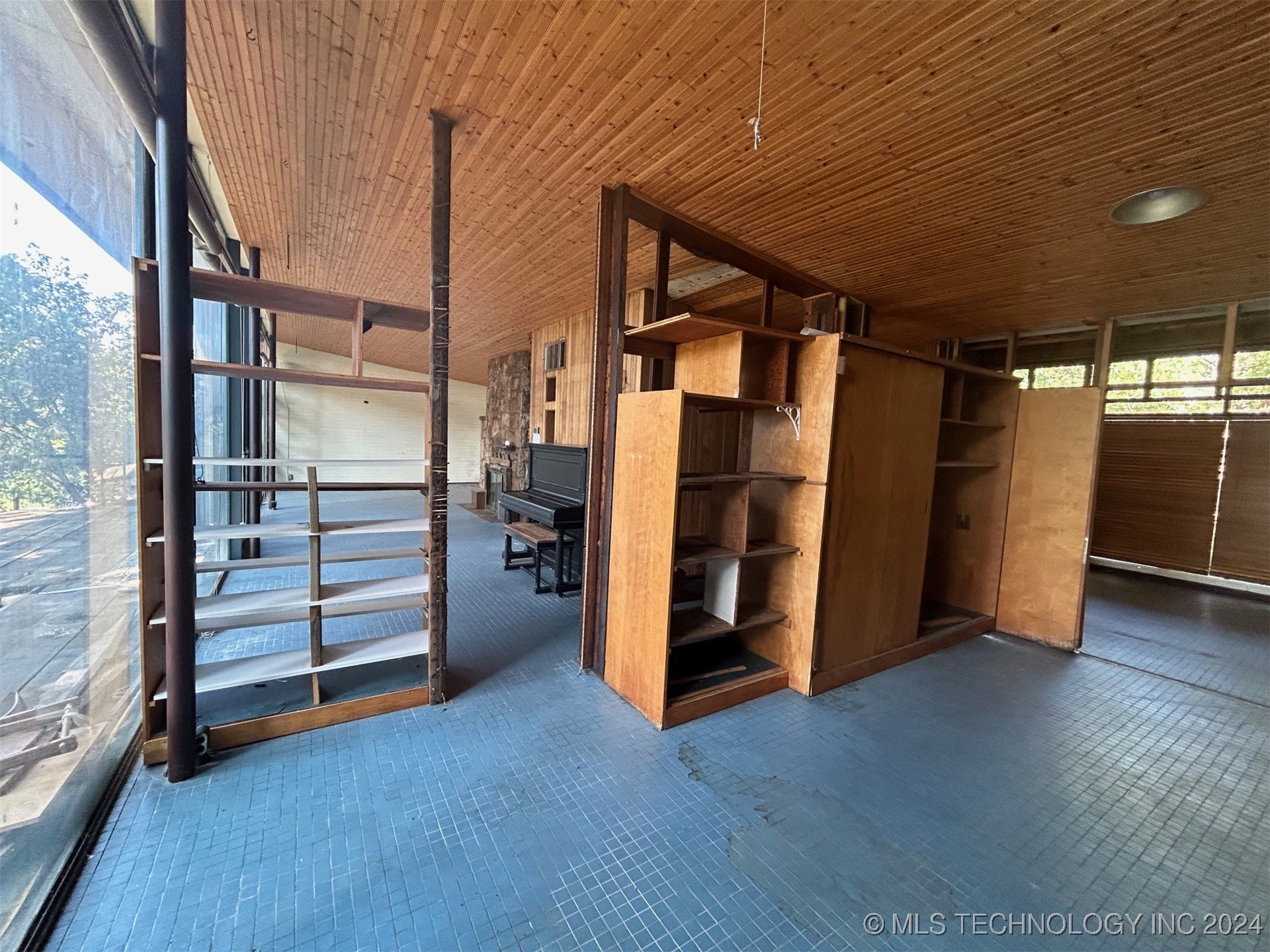 106 E 25th Street