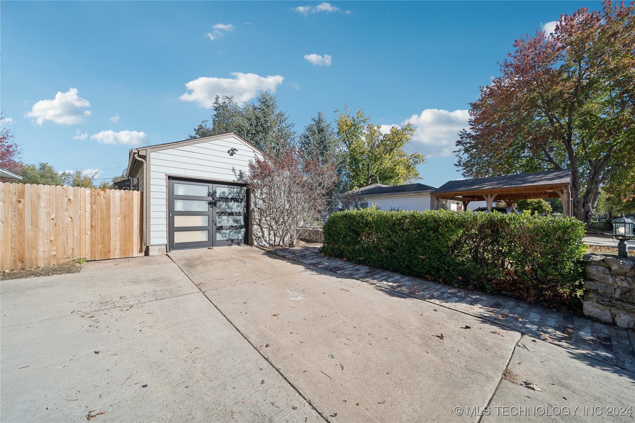1527 E 50th Street