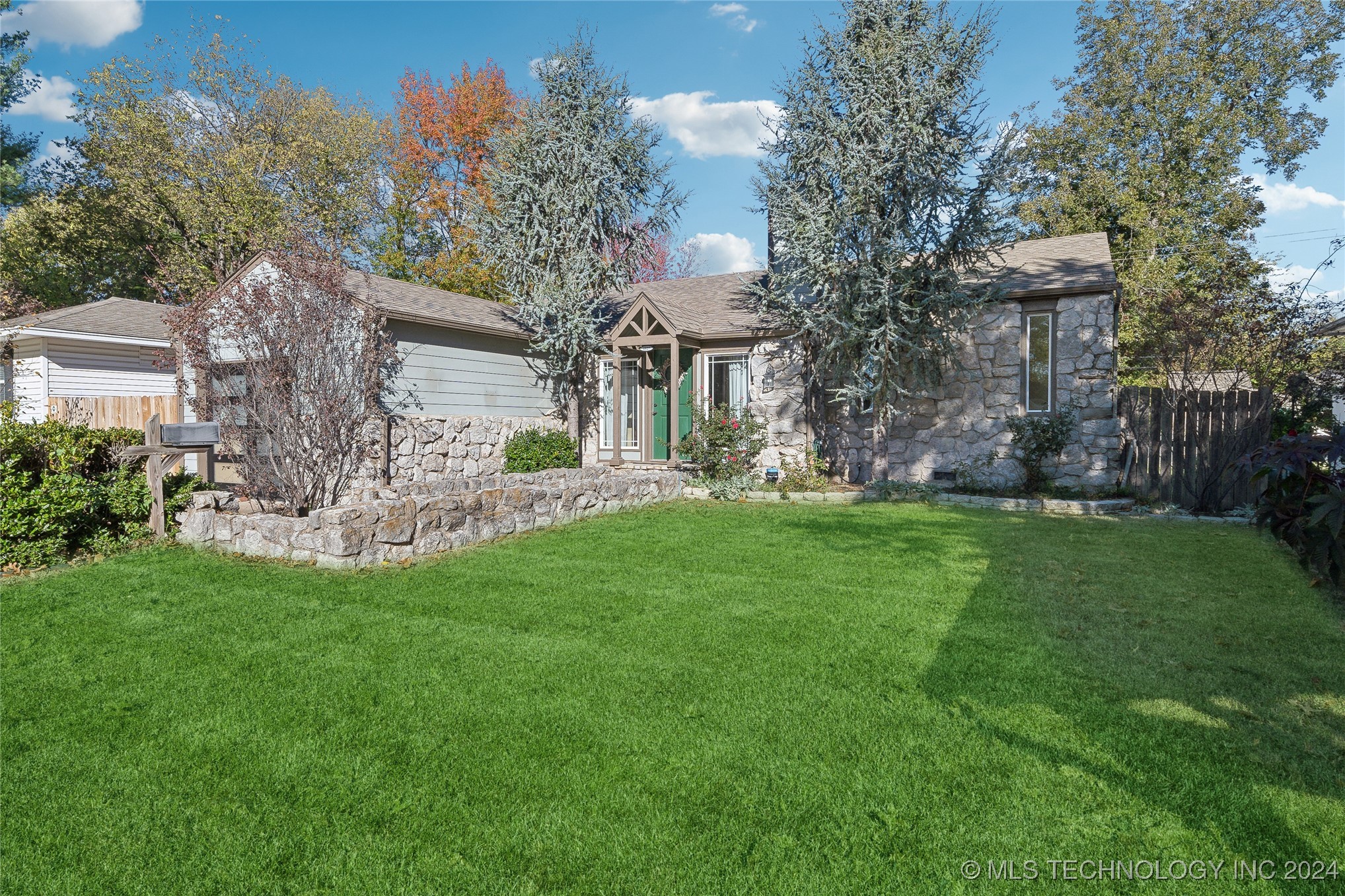 1527 E 50th Street