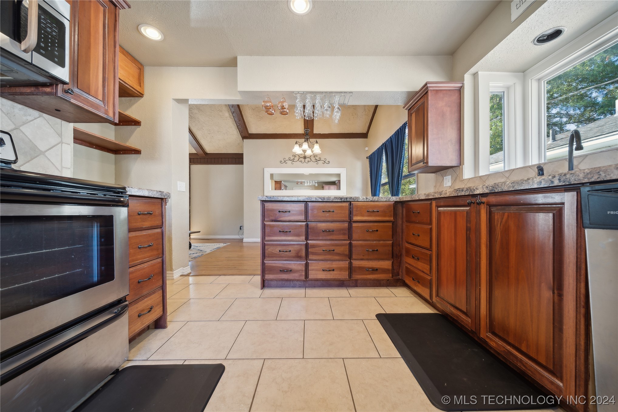 1527 E 50th Street