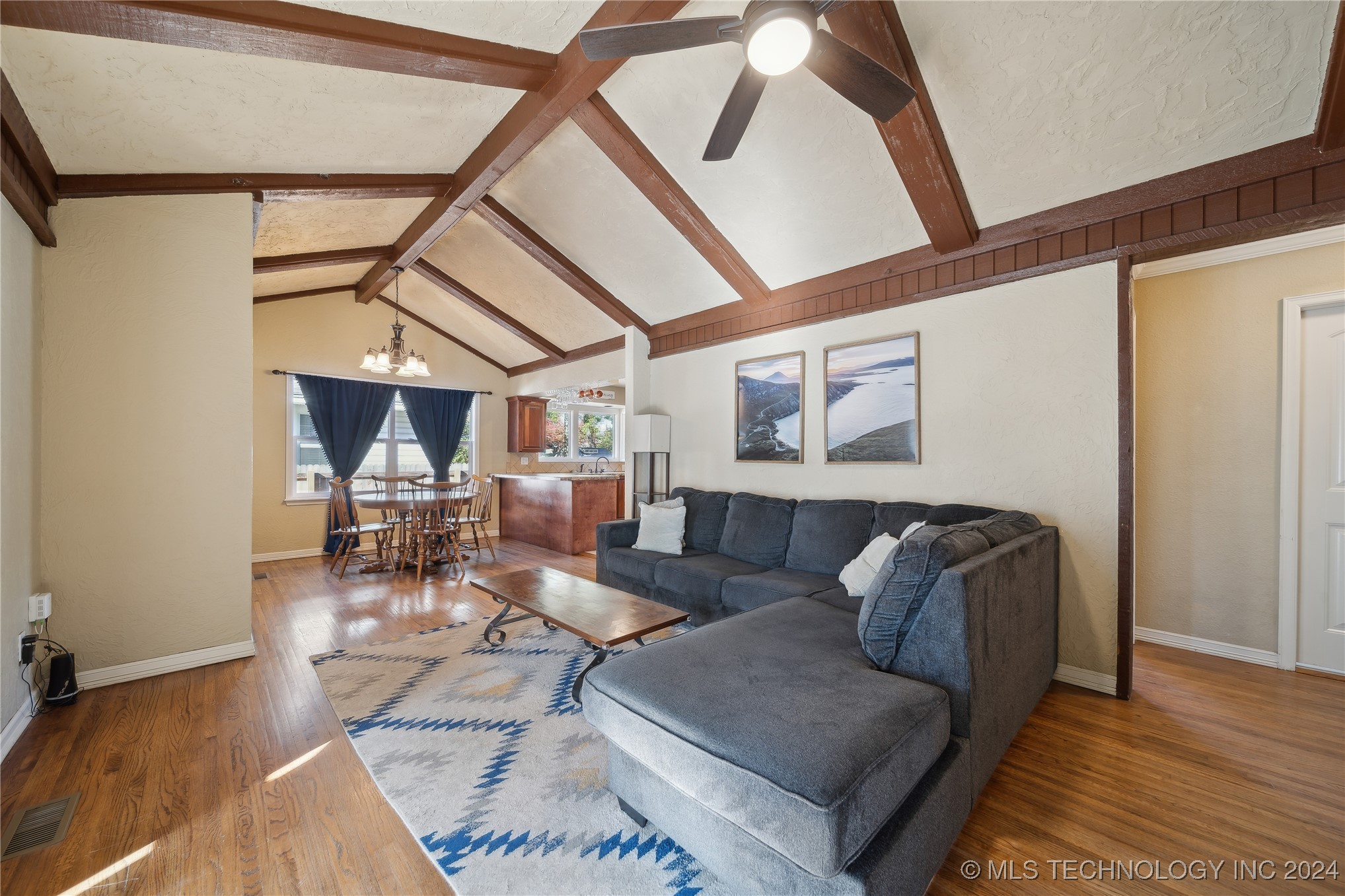 1527 E 50th Street
