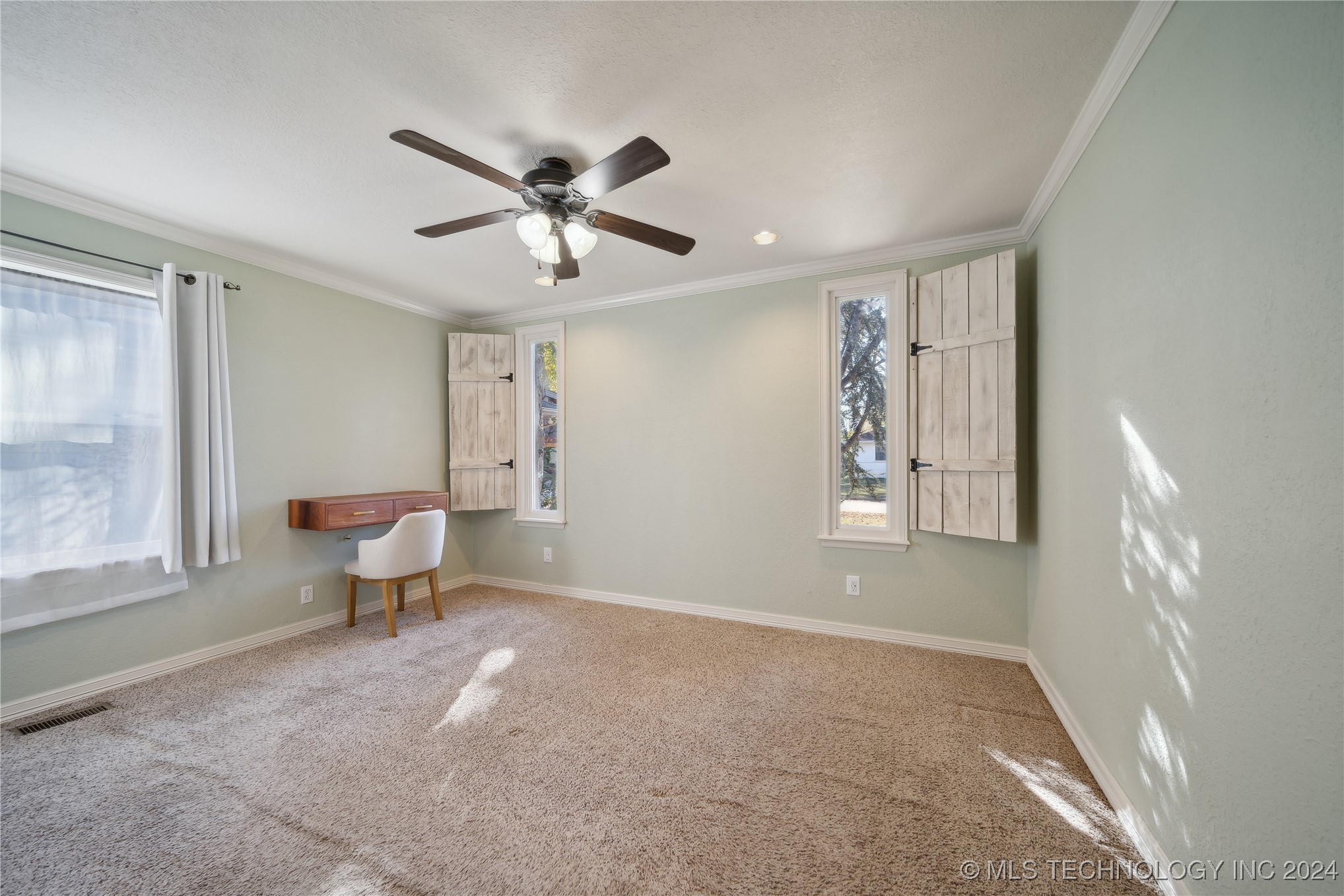 1527 E 50th Street