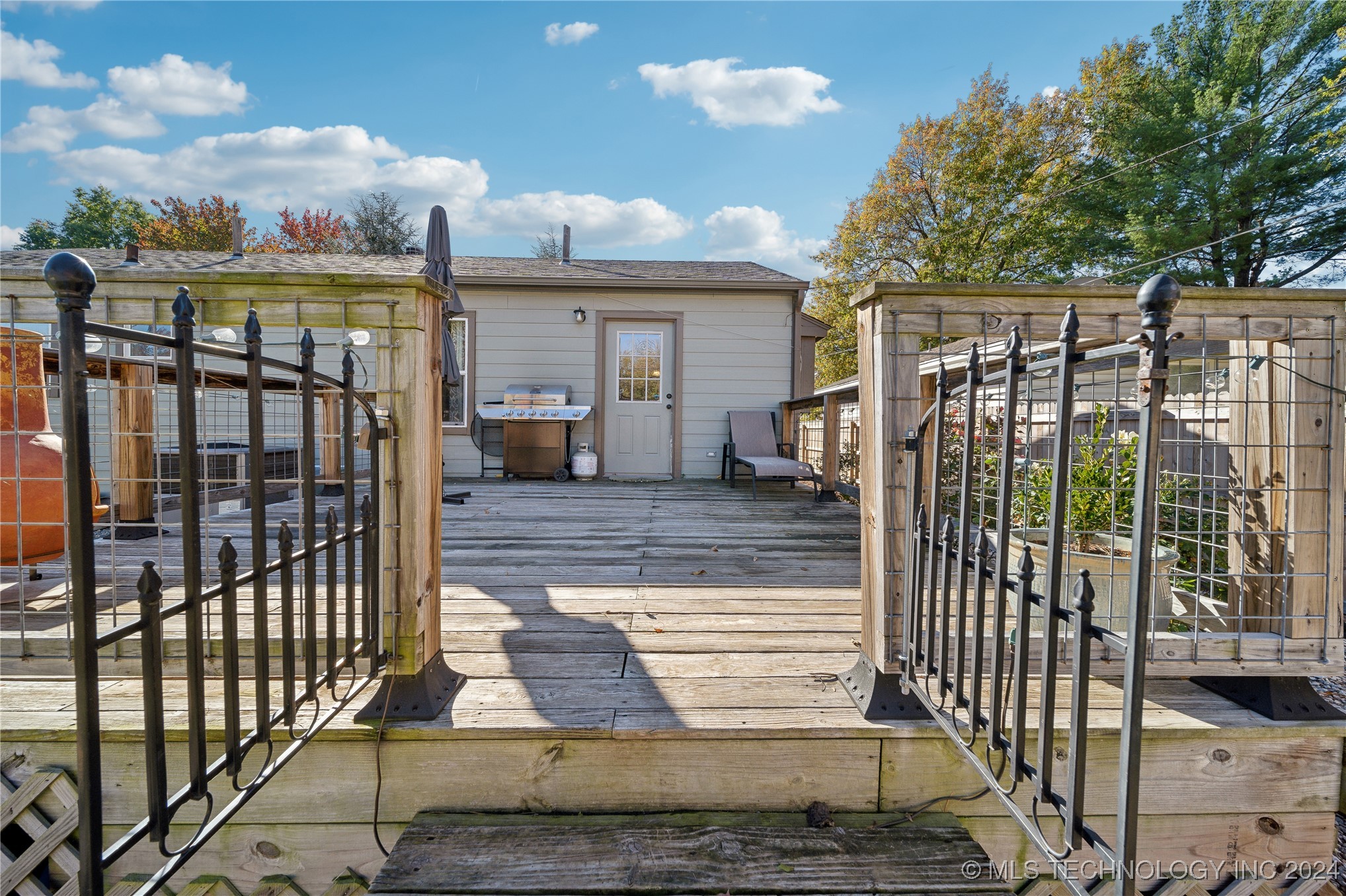 1527 E 50th Street