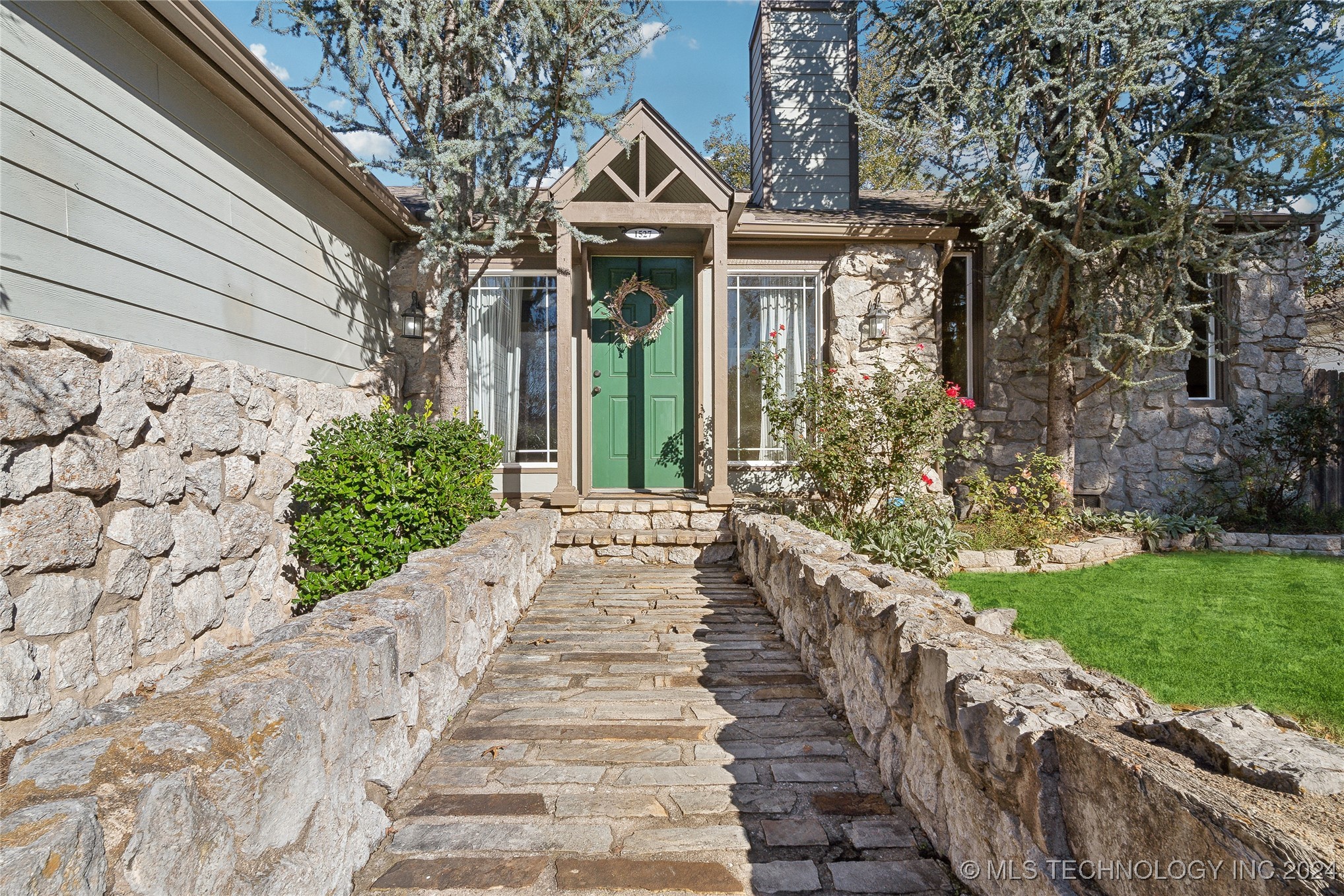 1527 E 50th Street
