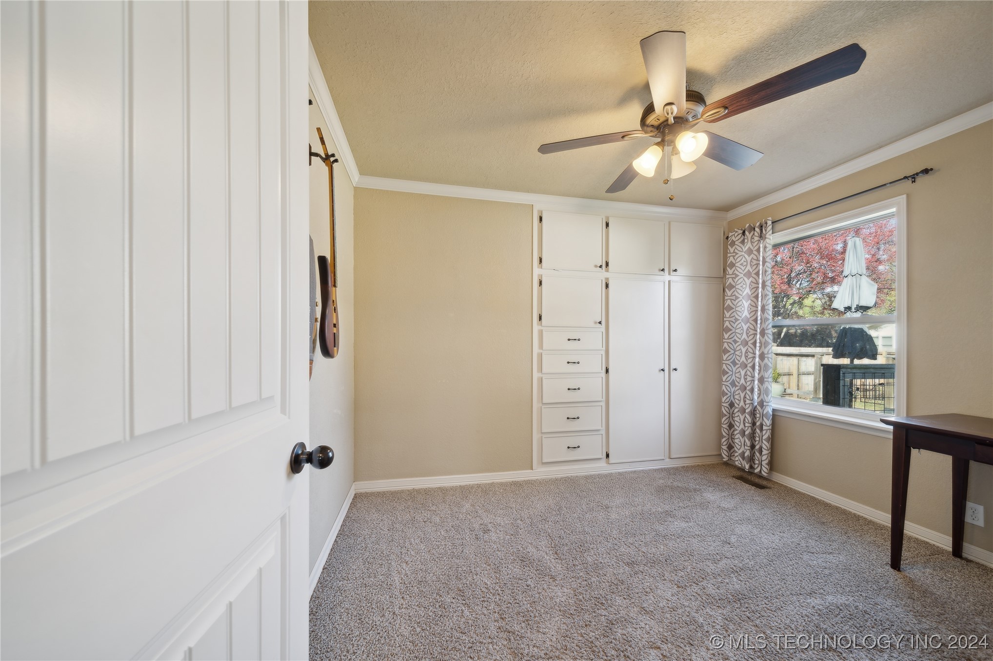 1527 E 50th Street