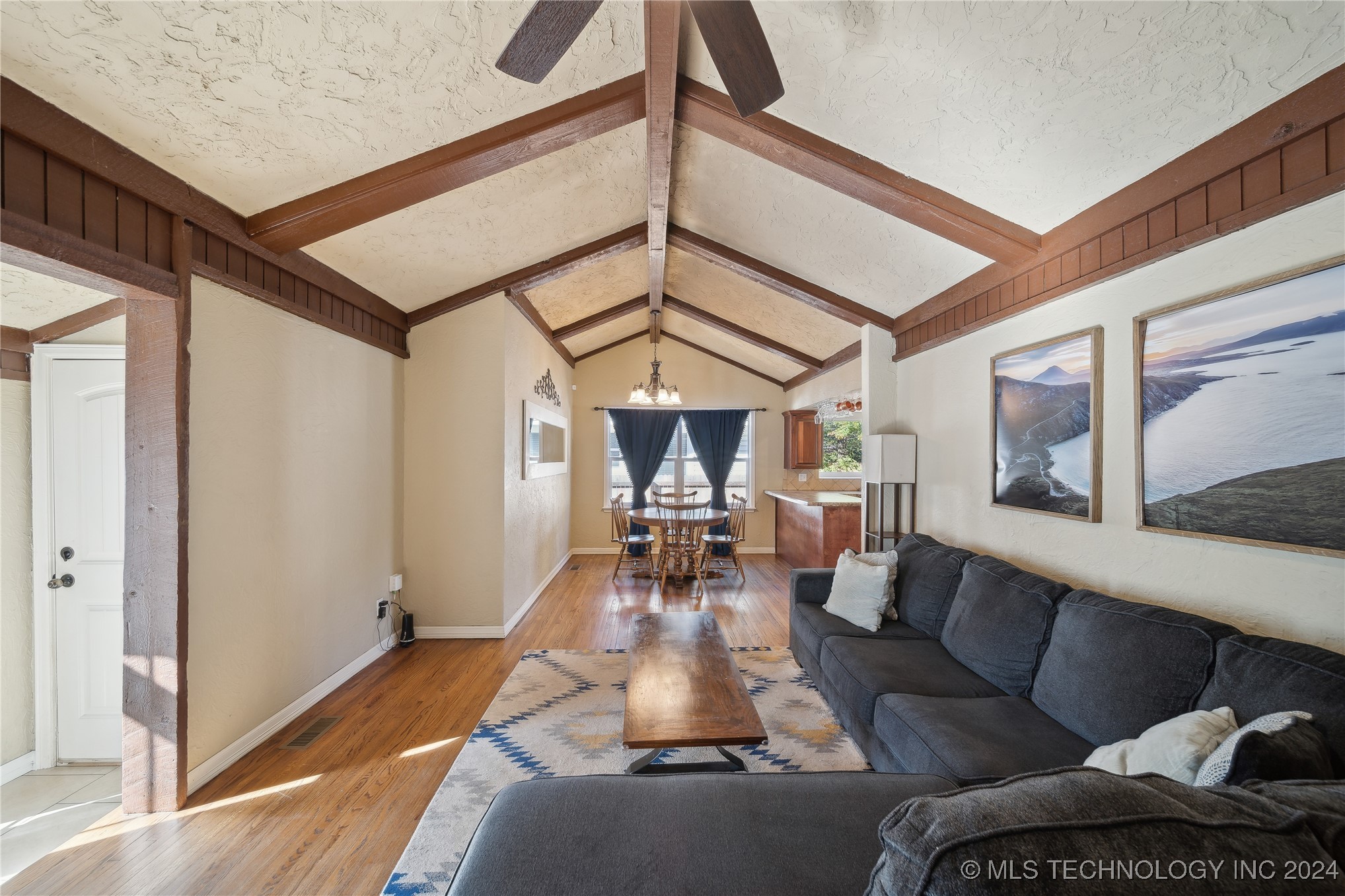1527 E 50th Street