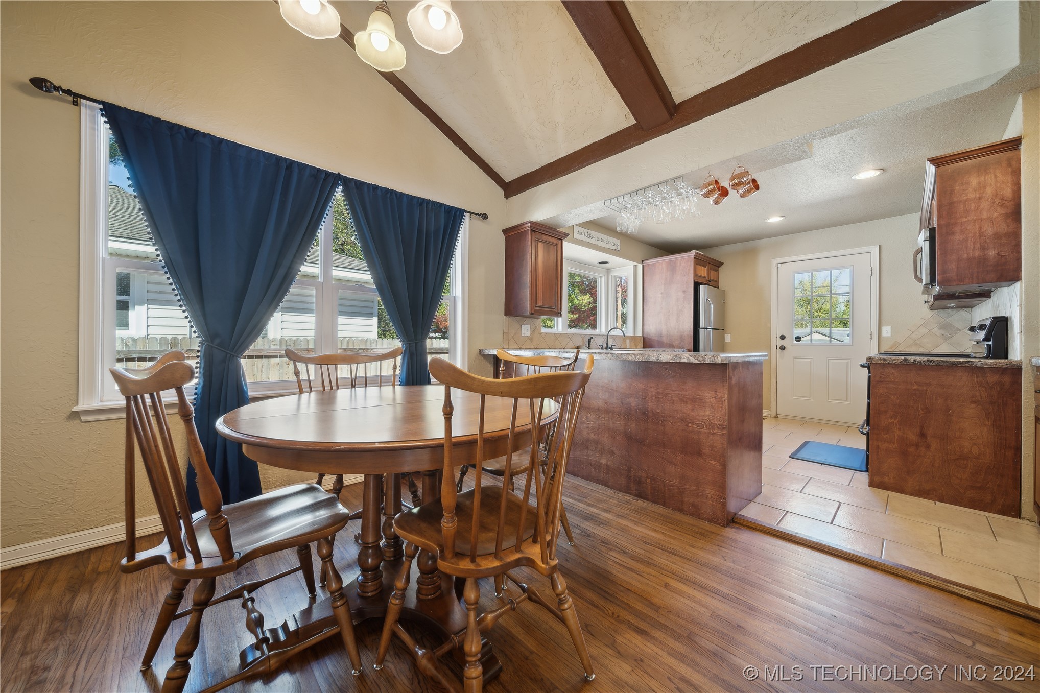 1527 E 50th Street