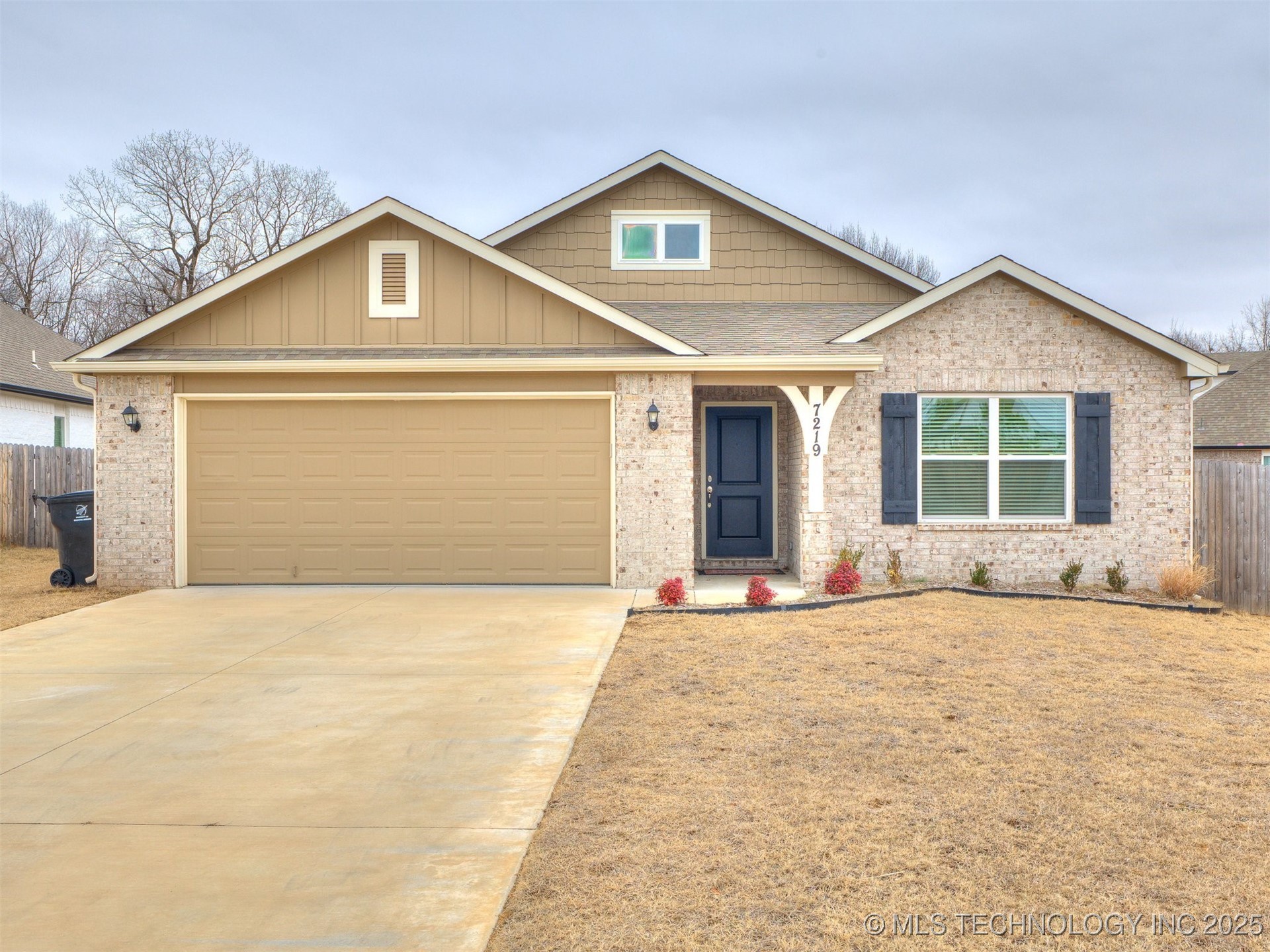 7219 S Walnut Circle