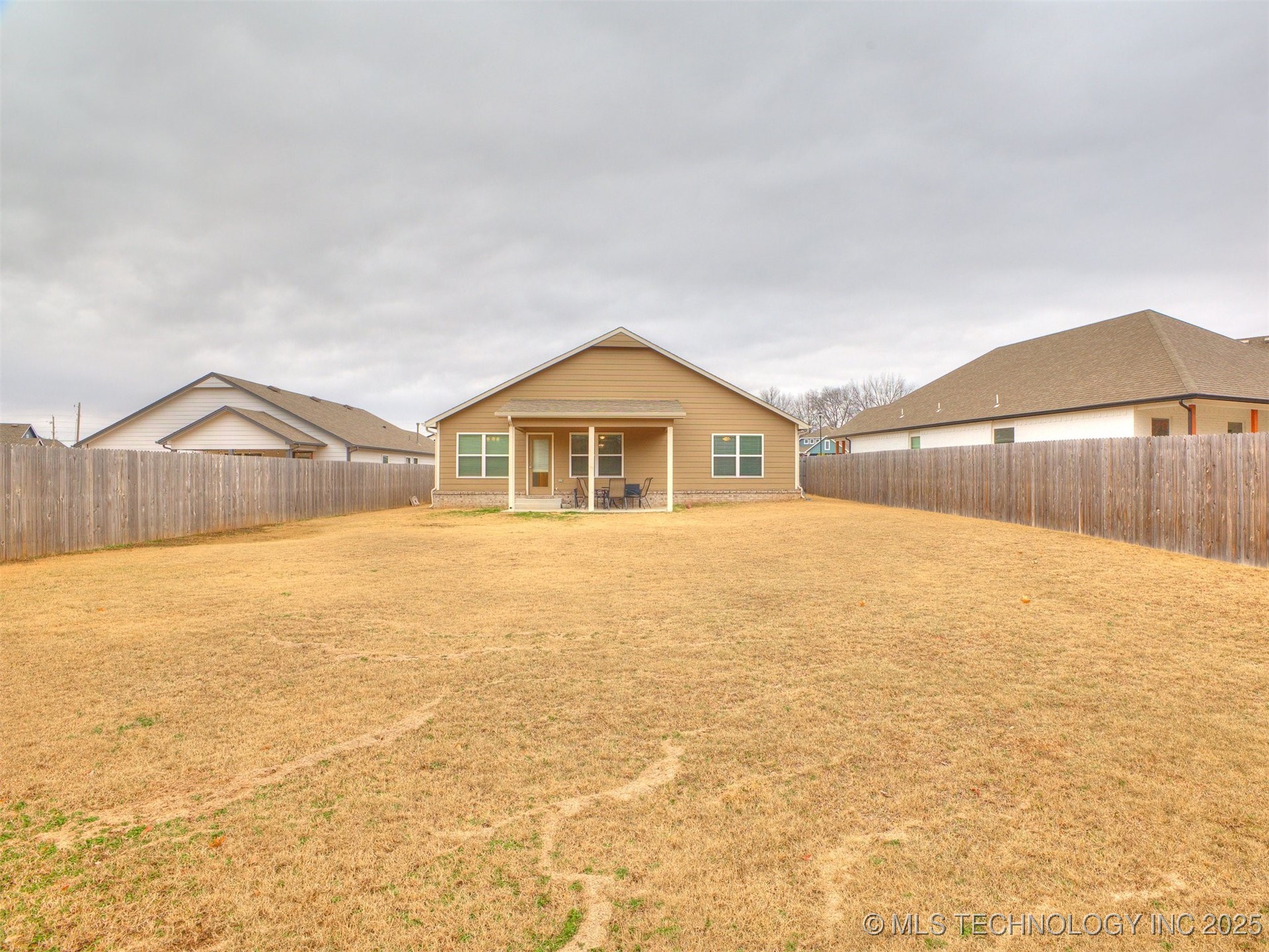 7219 S Walnut Circle