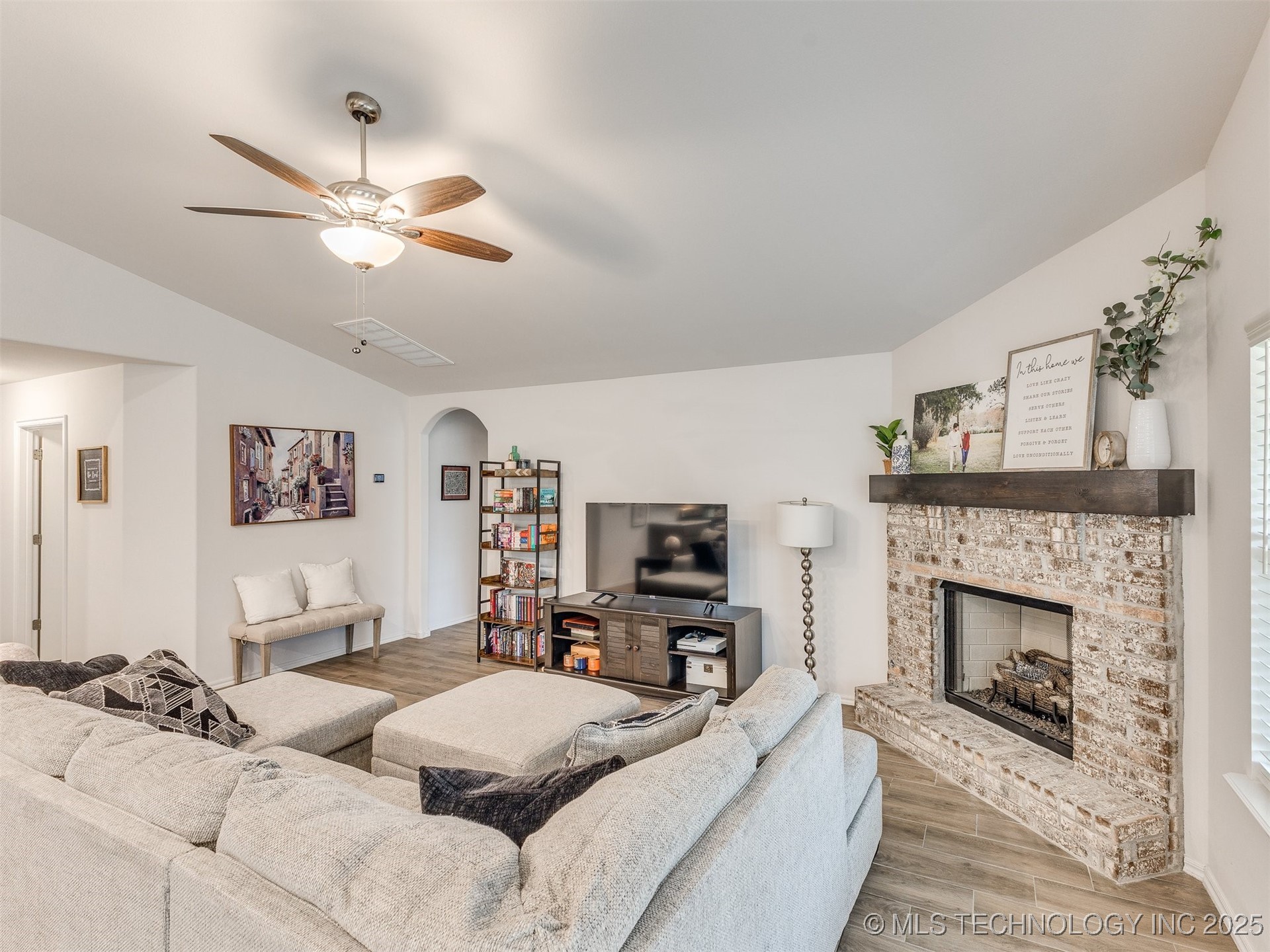 7219 S Walnut Circle