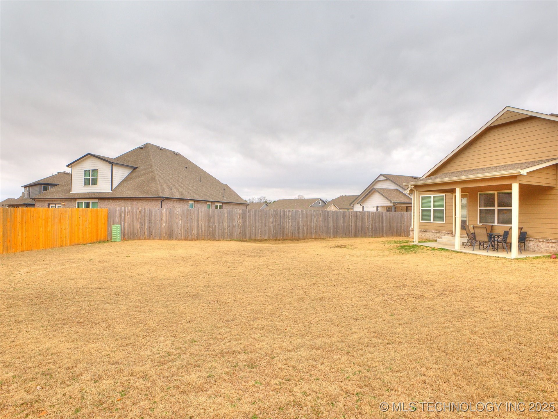 7219 S Walnut Circle