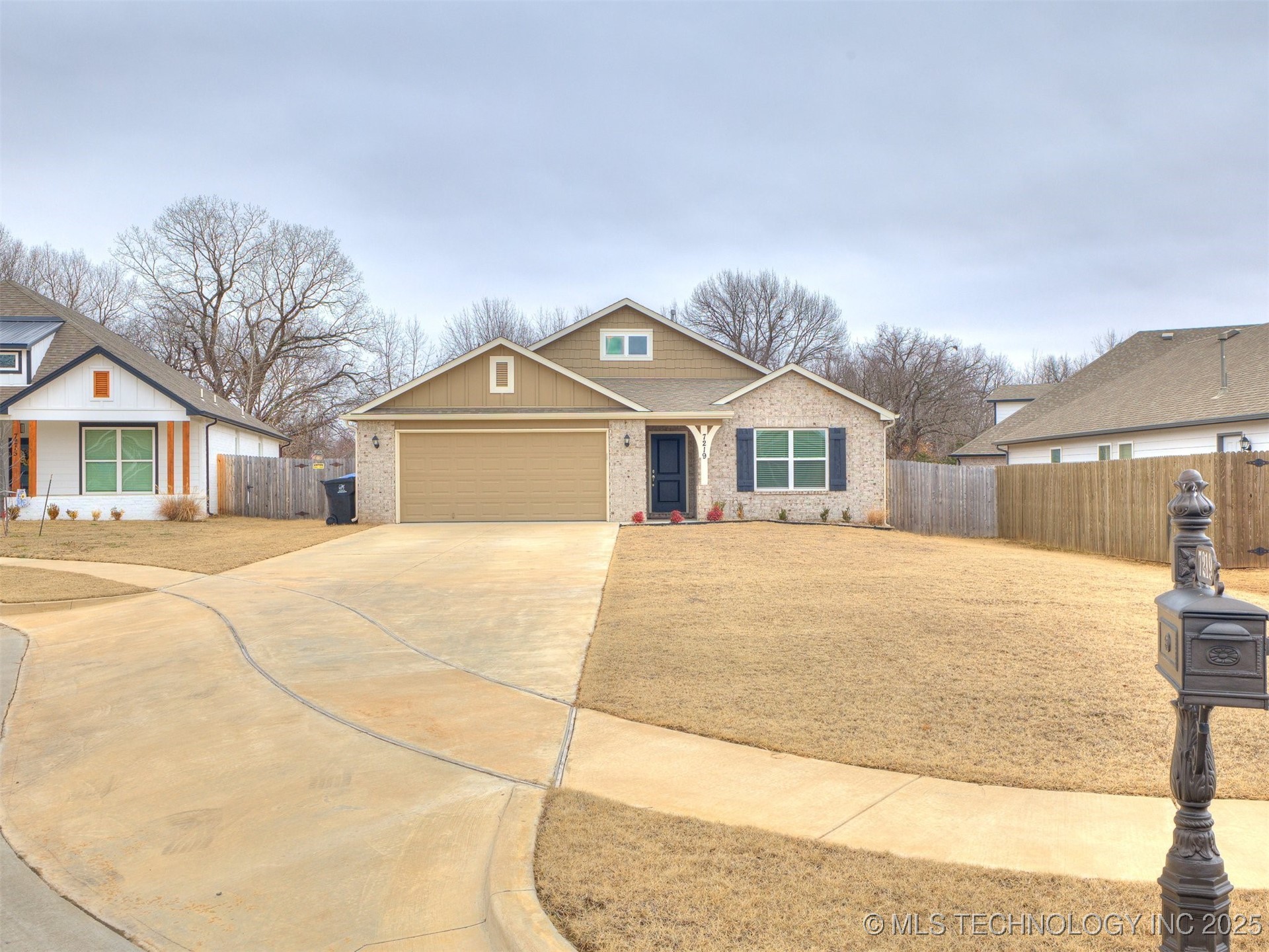 7219 S Walnut Circle
