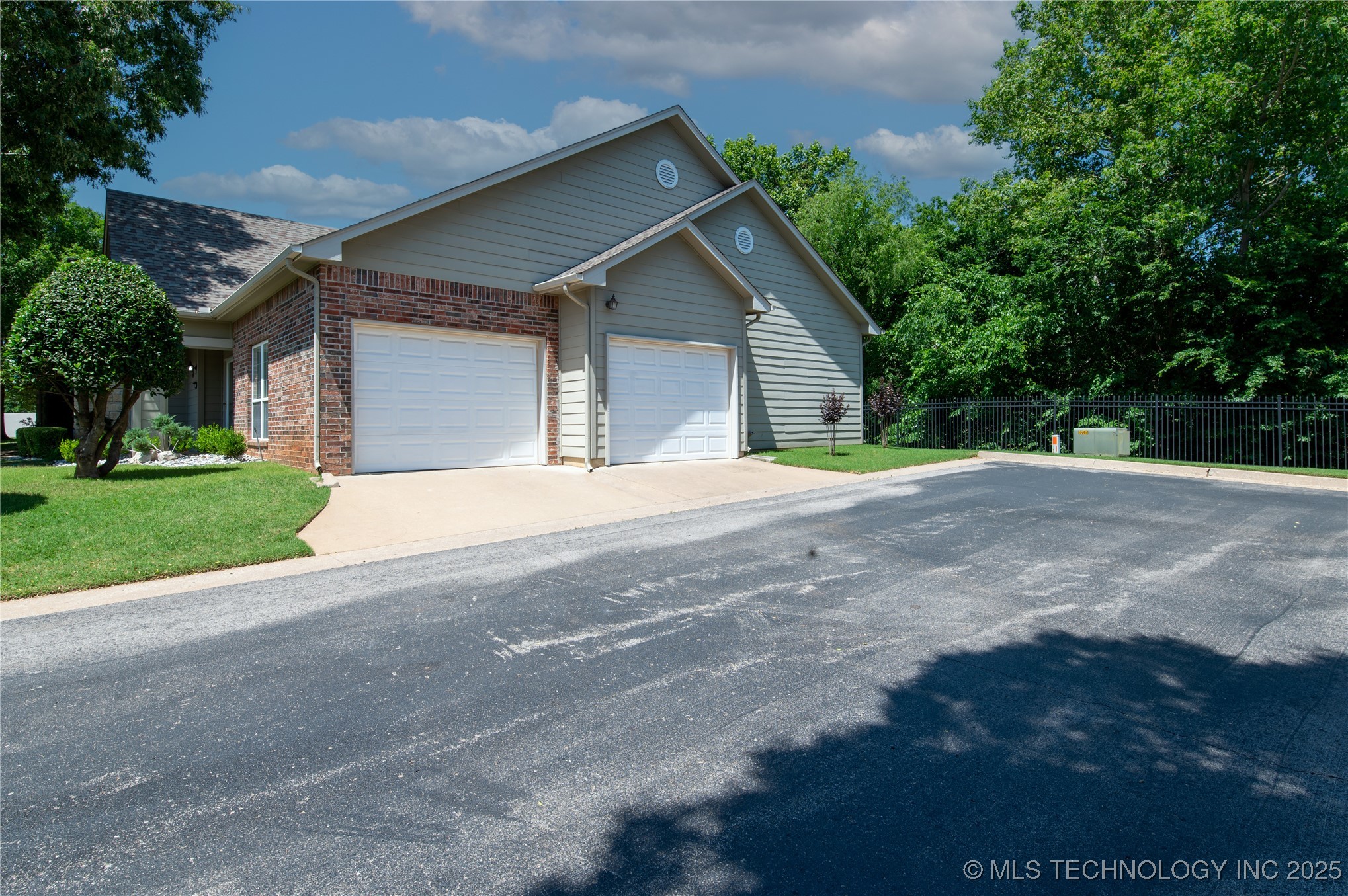 10115 S 94th East Place