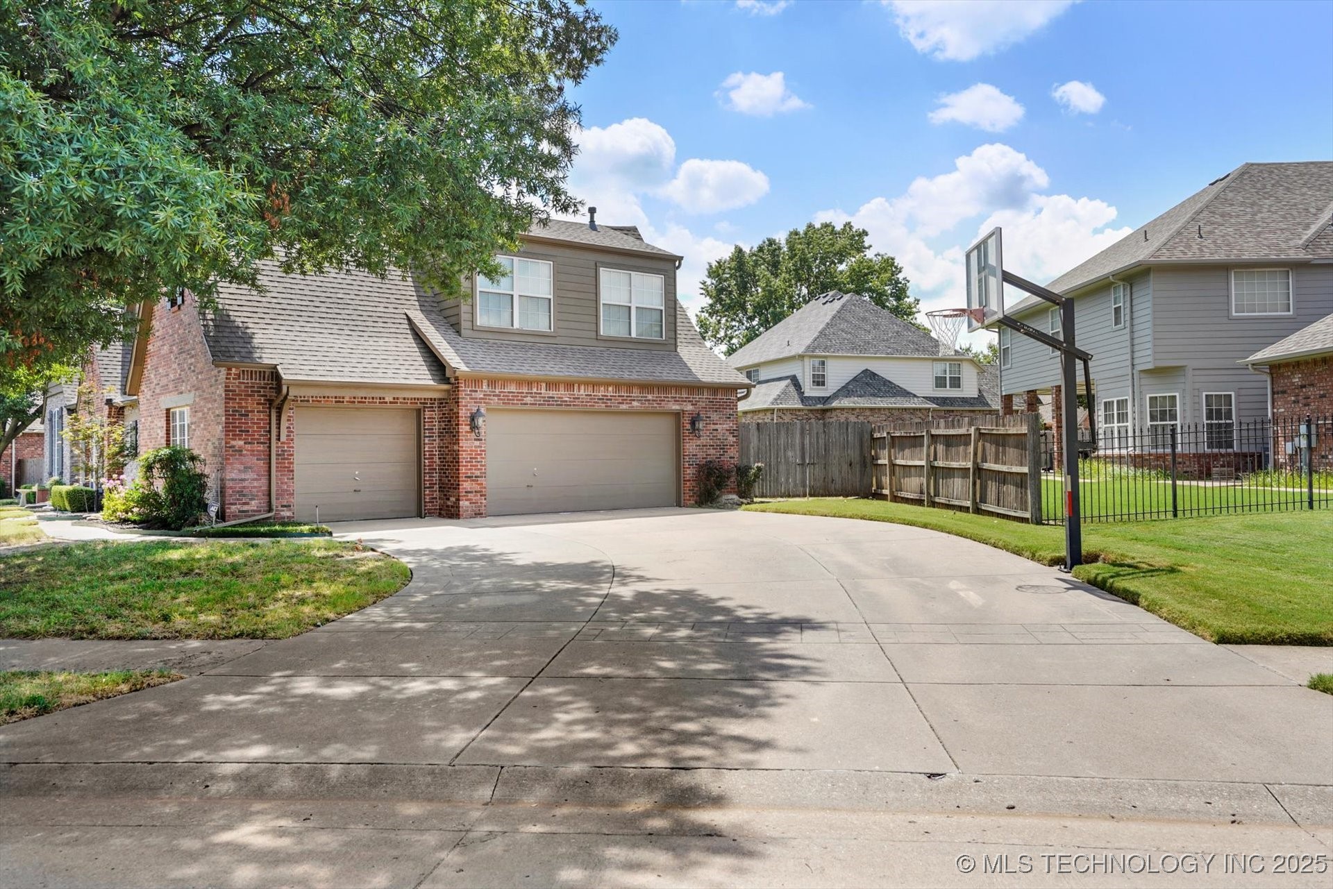 3816 S Yellow Pine Avenue