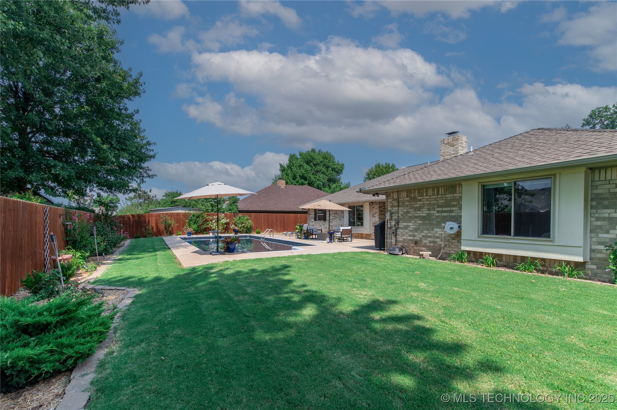 9813 Skylark Road