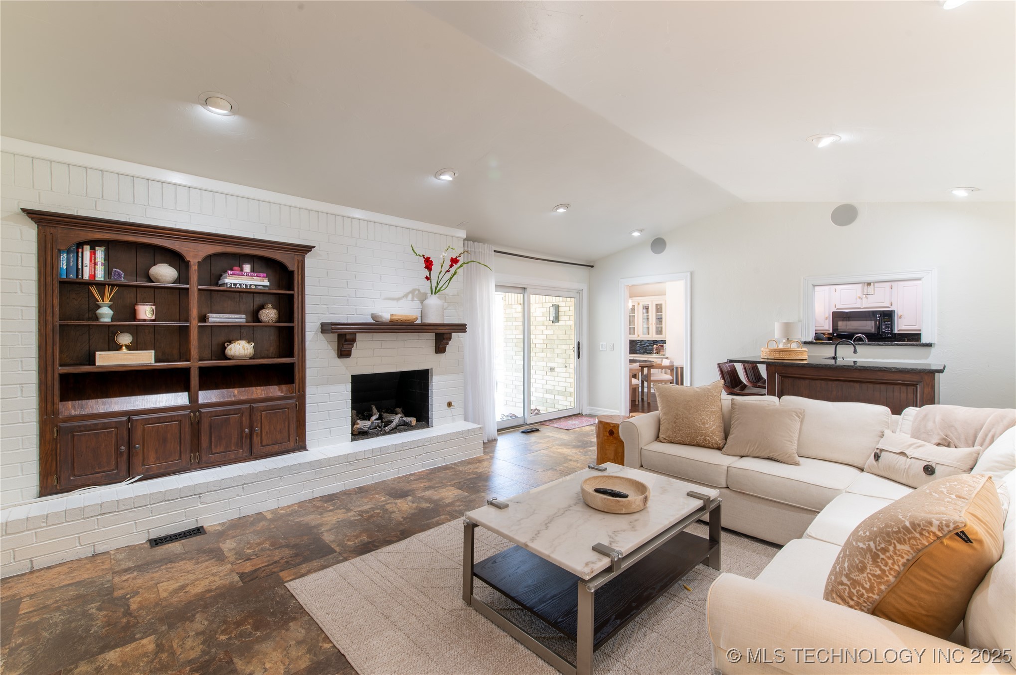 9813 Skylark Road