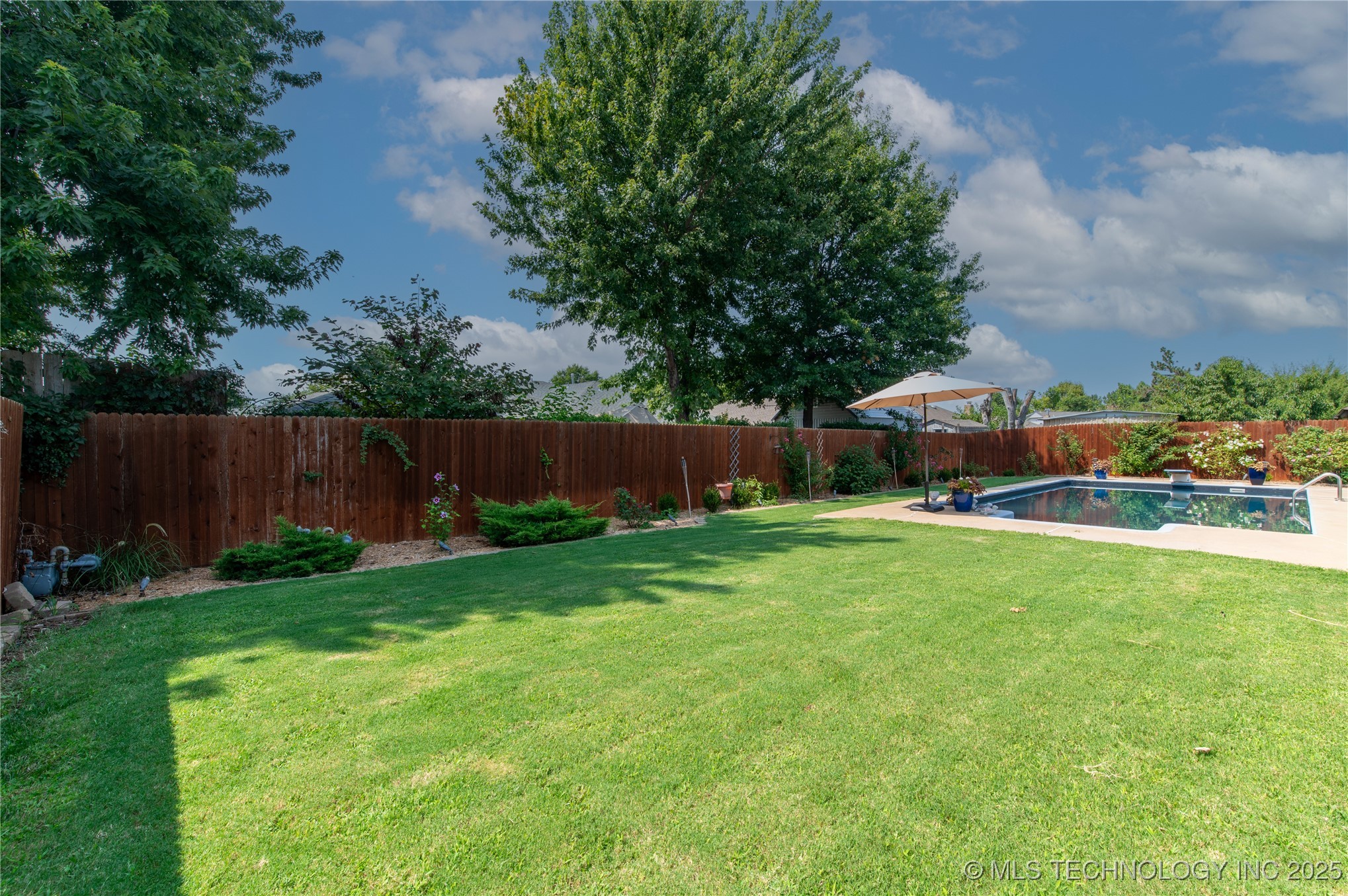 9813 Skylark Road