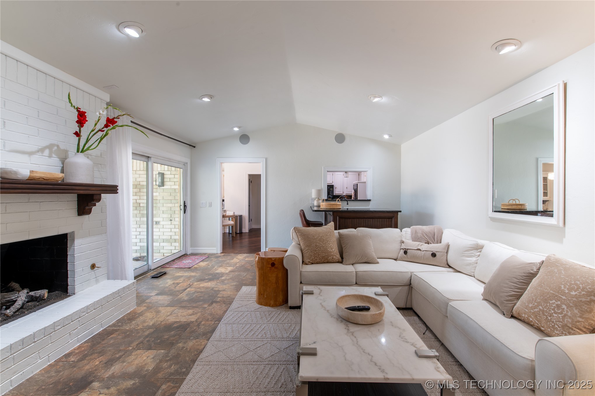 9813 Skylark Road