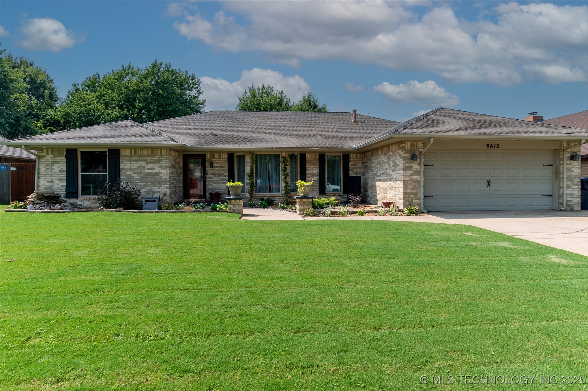 9813 Skylark Road