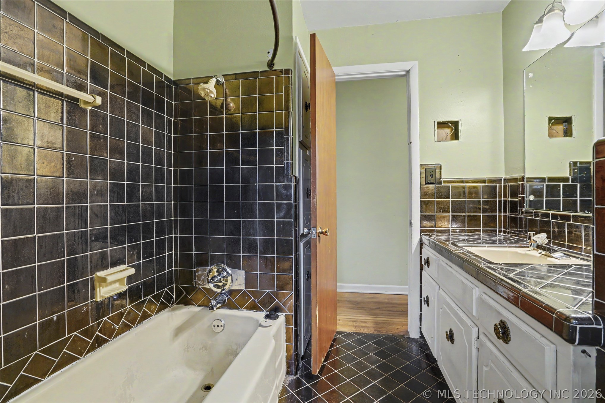 4332 E 58th Place