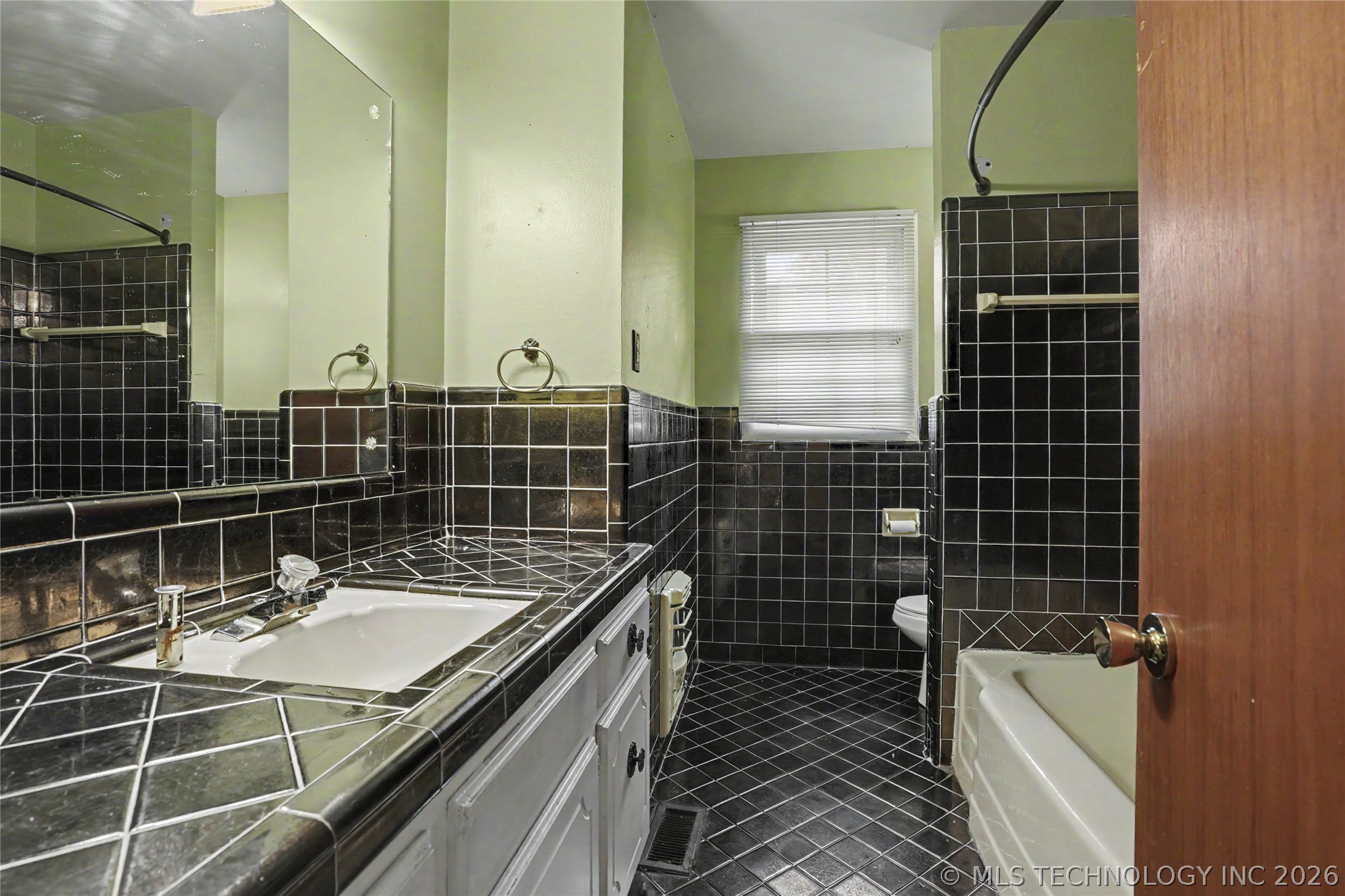 4332 E 58th Place
