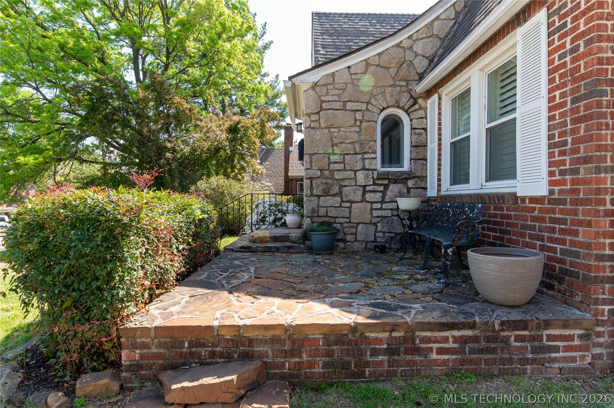3520 E 12th Place