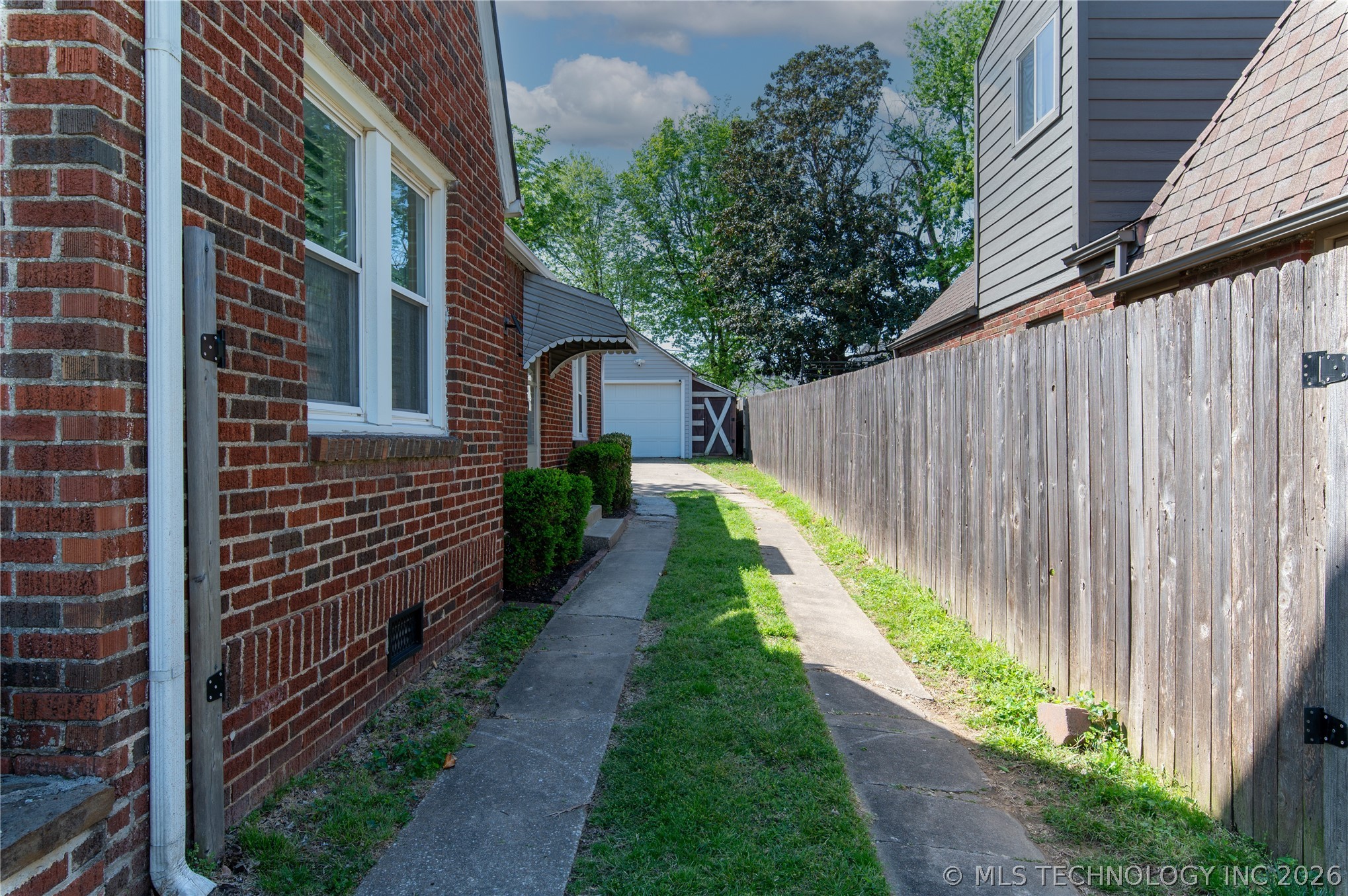 3520 E 12th Place