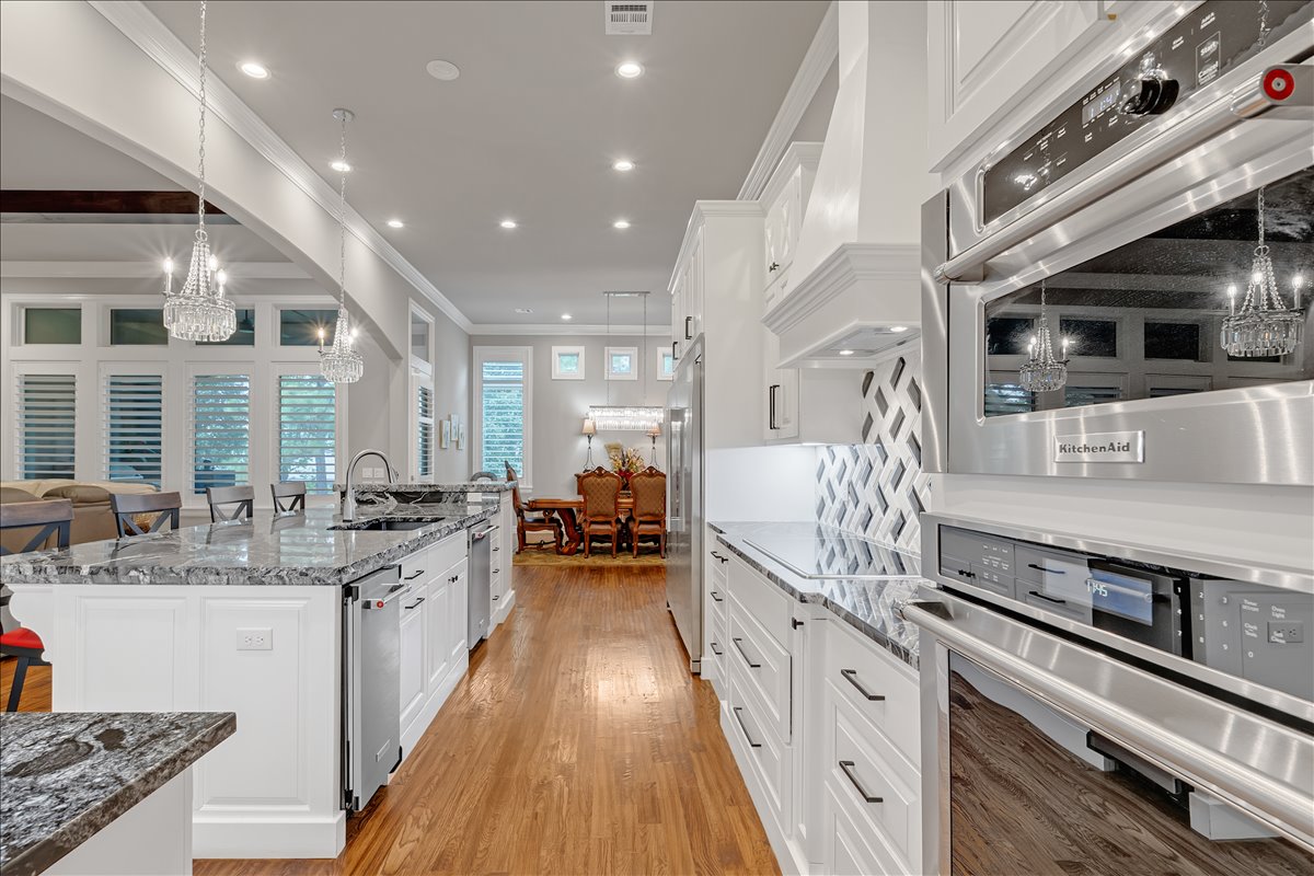 1105 W 84th Street