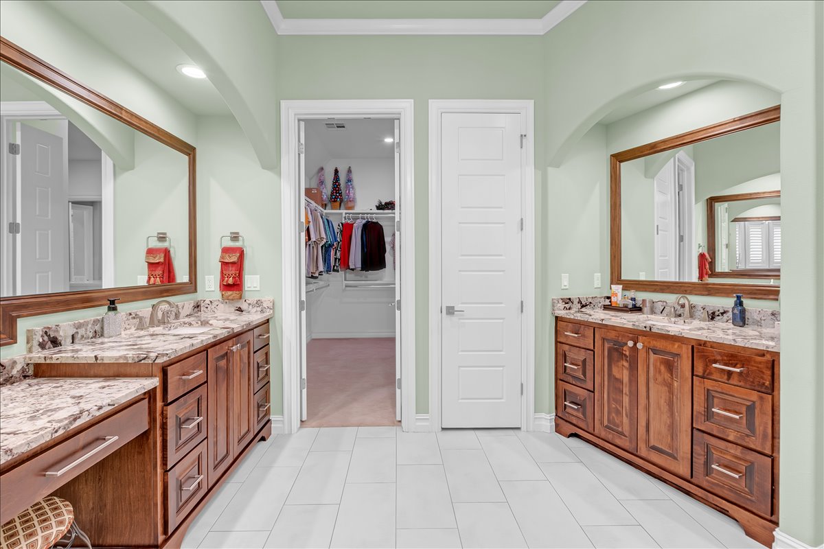 1105 W 84th Street