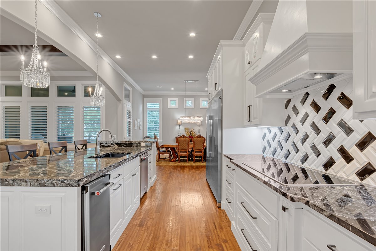 1105 W 84th Street
