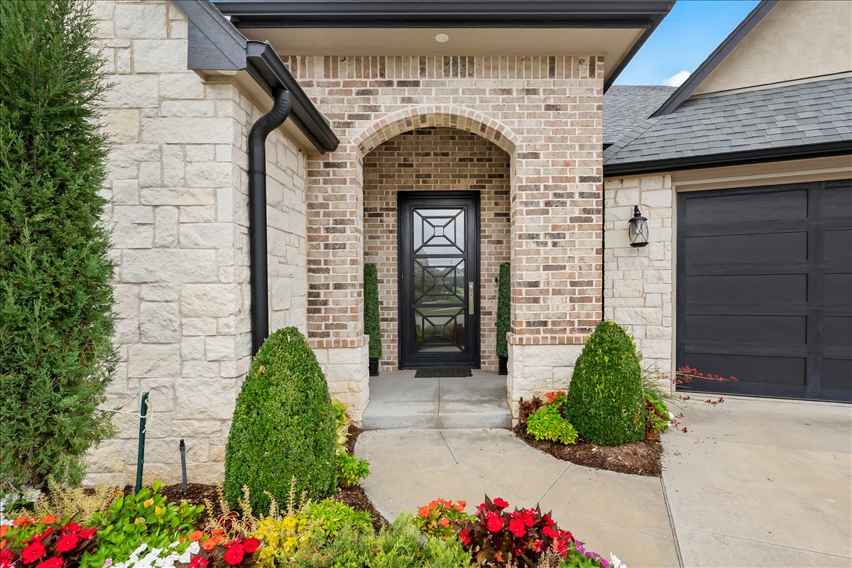 1105 W 84th Street