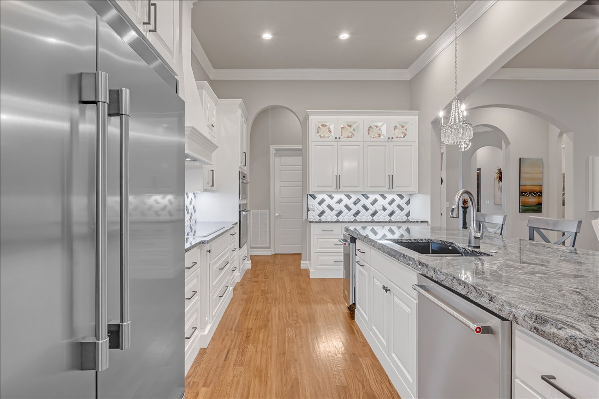 1105 W 84th Street