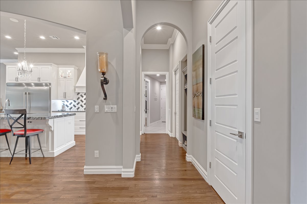 1105 W 84th Street